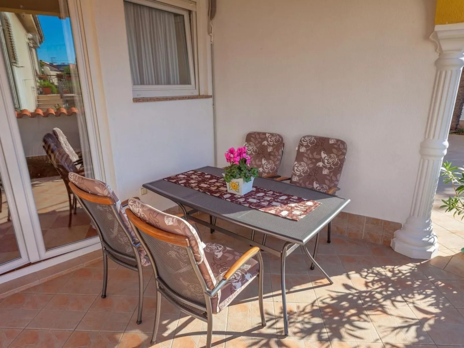 Wohnung mit Balkon und Meerblick-Buiten