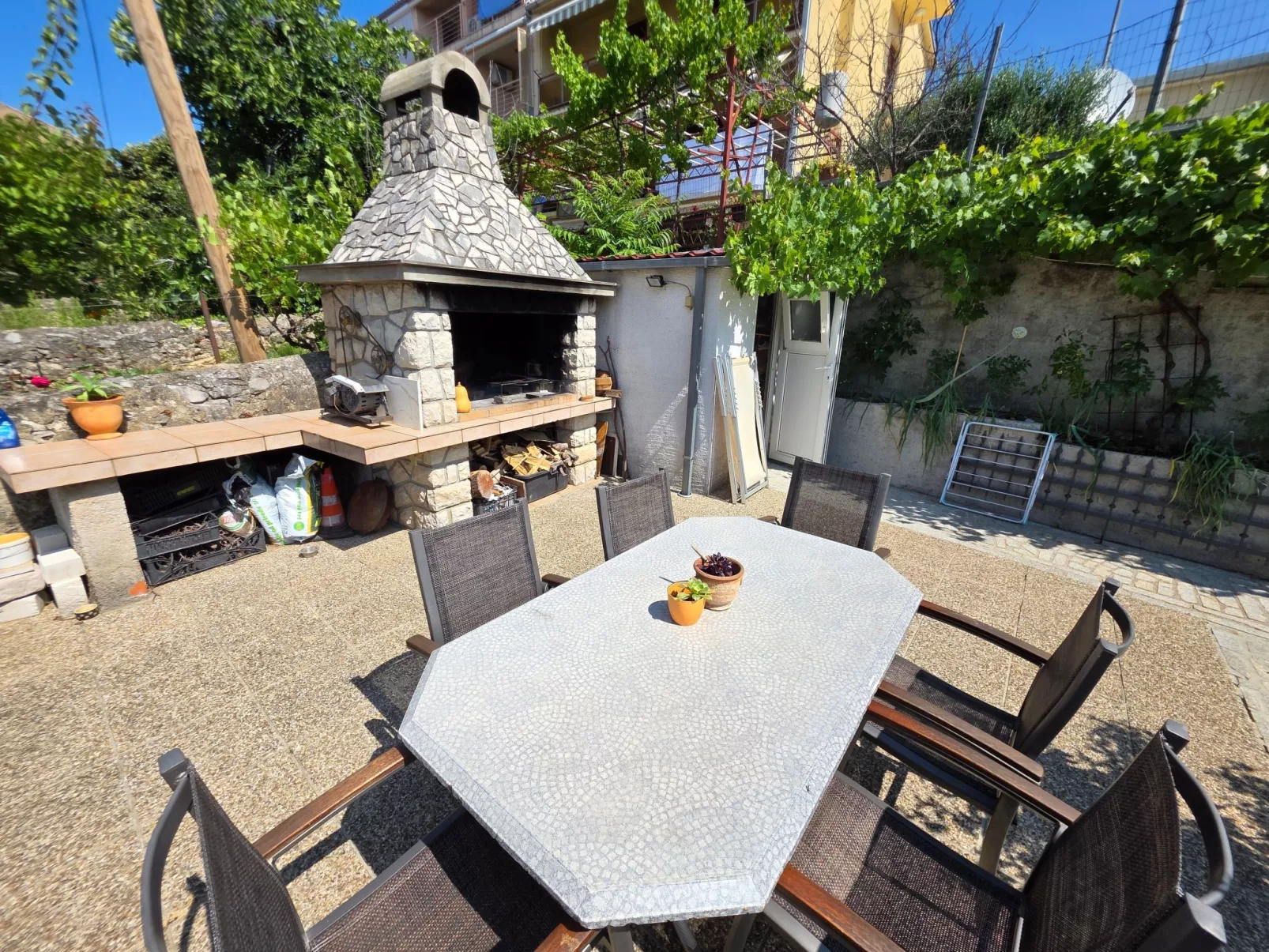 Studio-Apartment mit Terrasse-Buiten