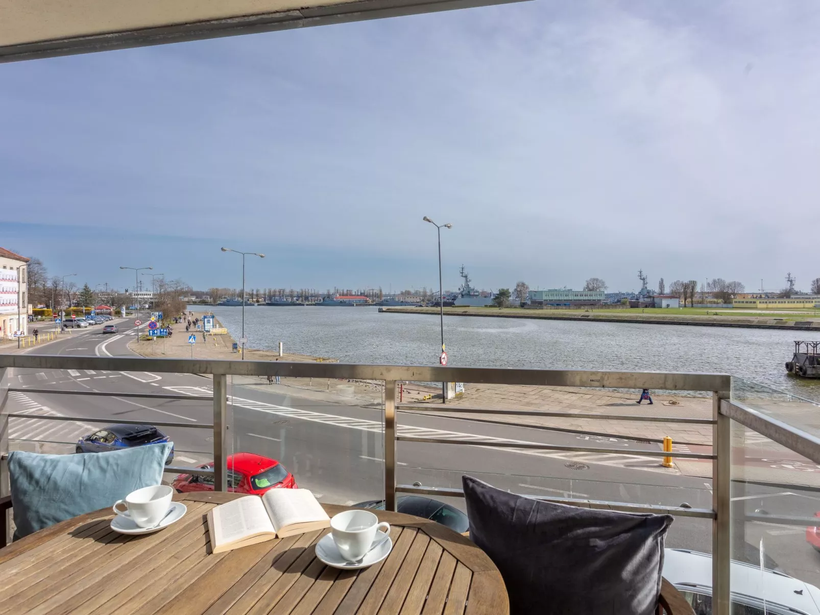 Concha mit Blick auf den Hafen-Buiten