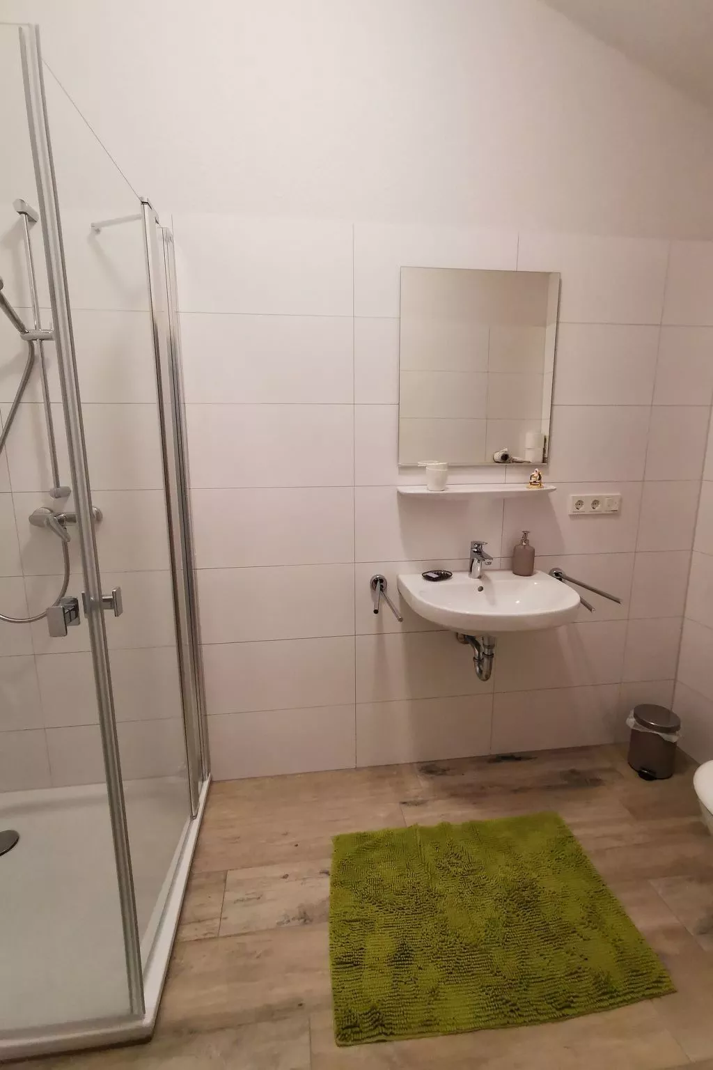 G9 eingezäuntes Haus in Randlage mit Weitblick-Binnen