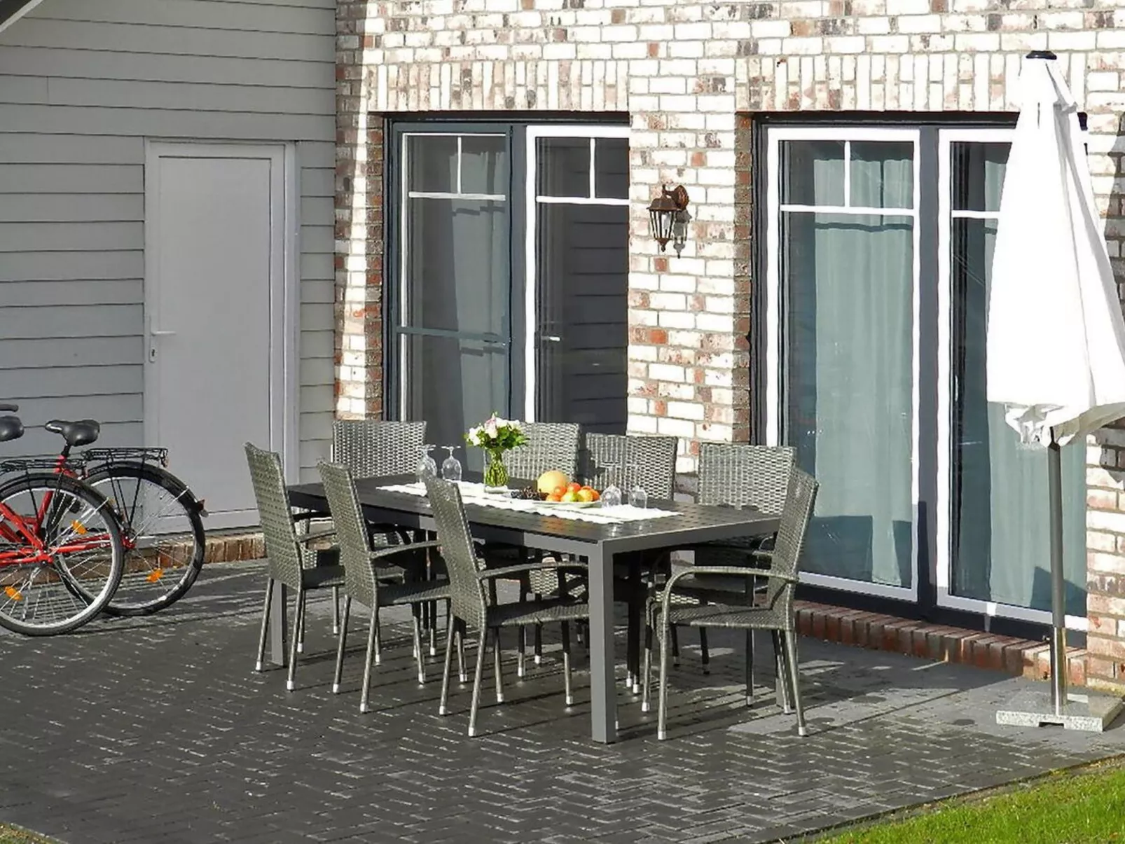 In Burhave mit Großer Terrasse-Buiten