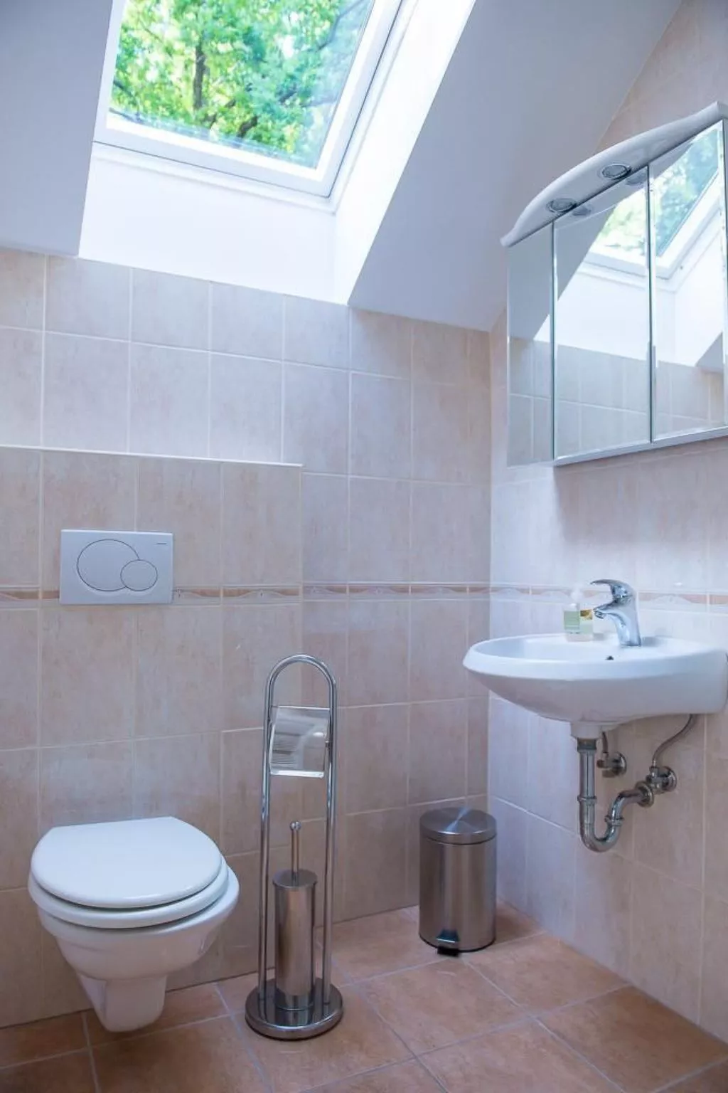 Kleines Haus am Rande des Waldes-Image-tags.info