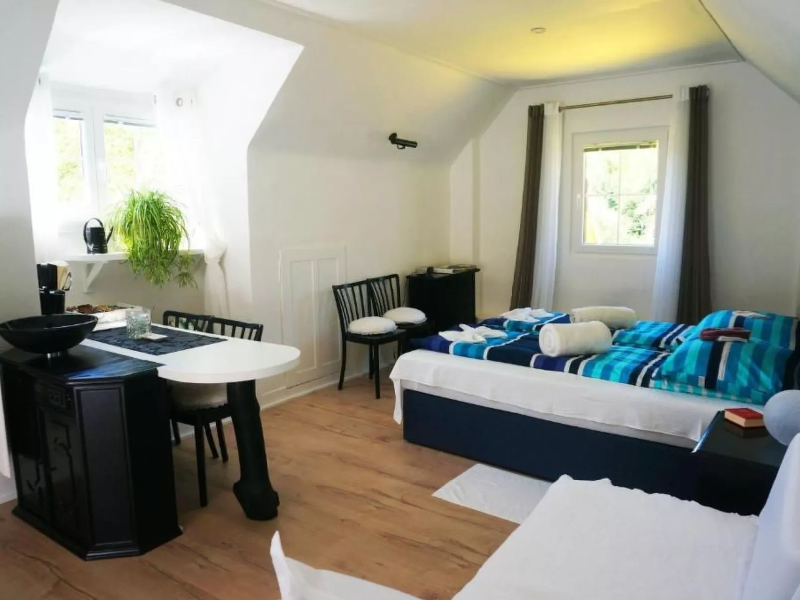 Black & White-Binnen