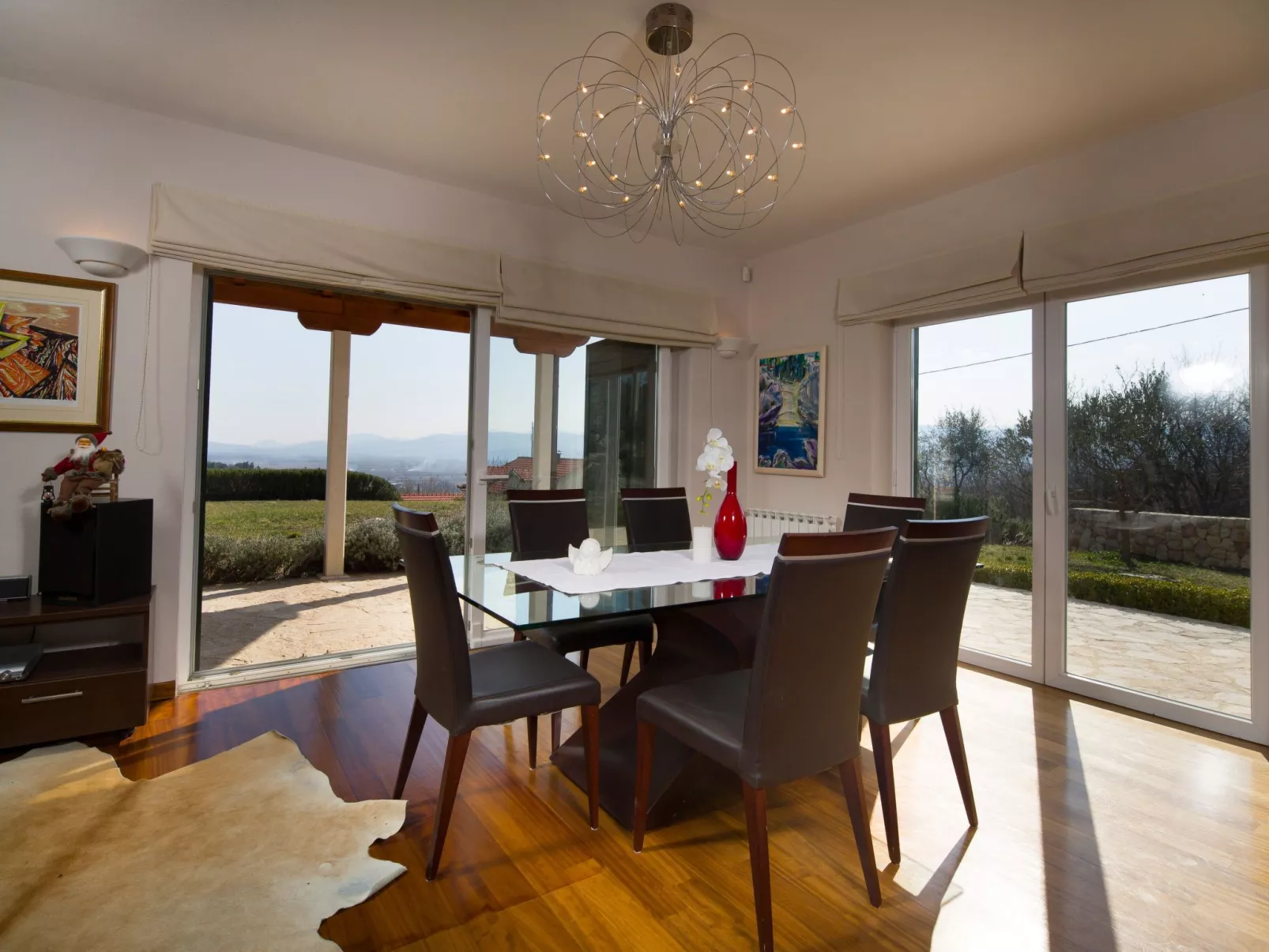 Ferienvilla mit Garten, Grill und Terrasse-Buiten