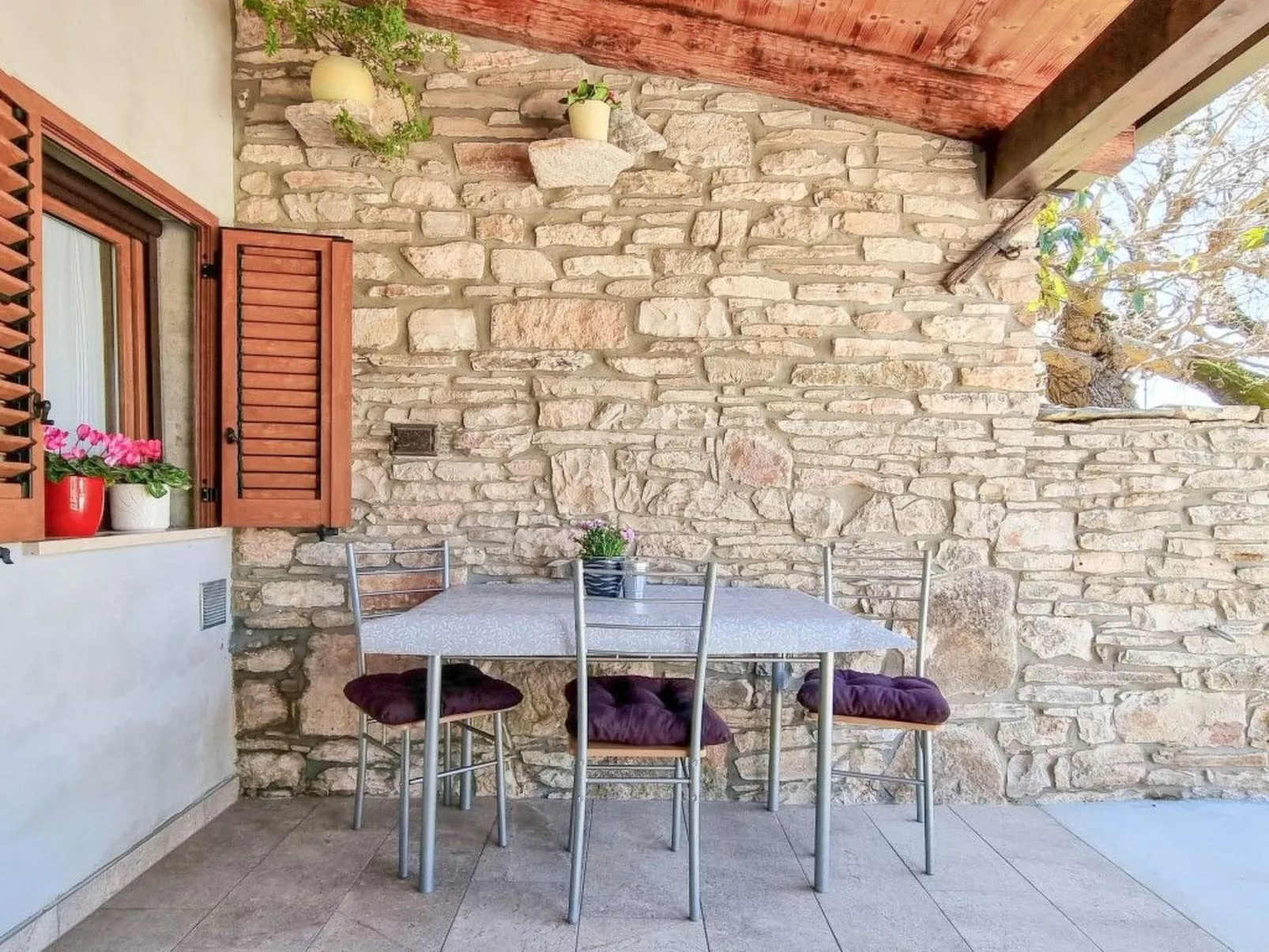 Für 3 Personen ca. 40 m&sup2; in Novigrad, Adriaküste Kroatien (Westküste von I-Buiten