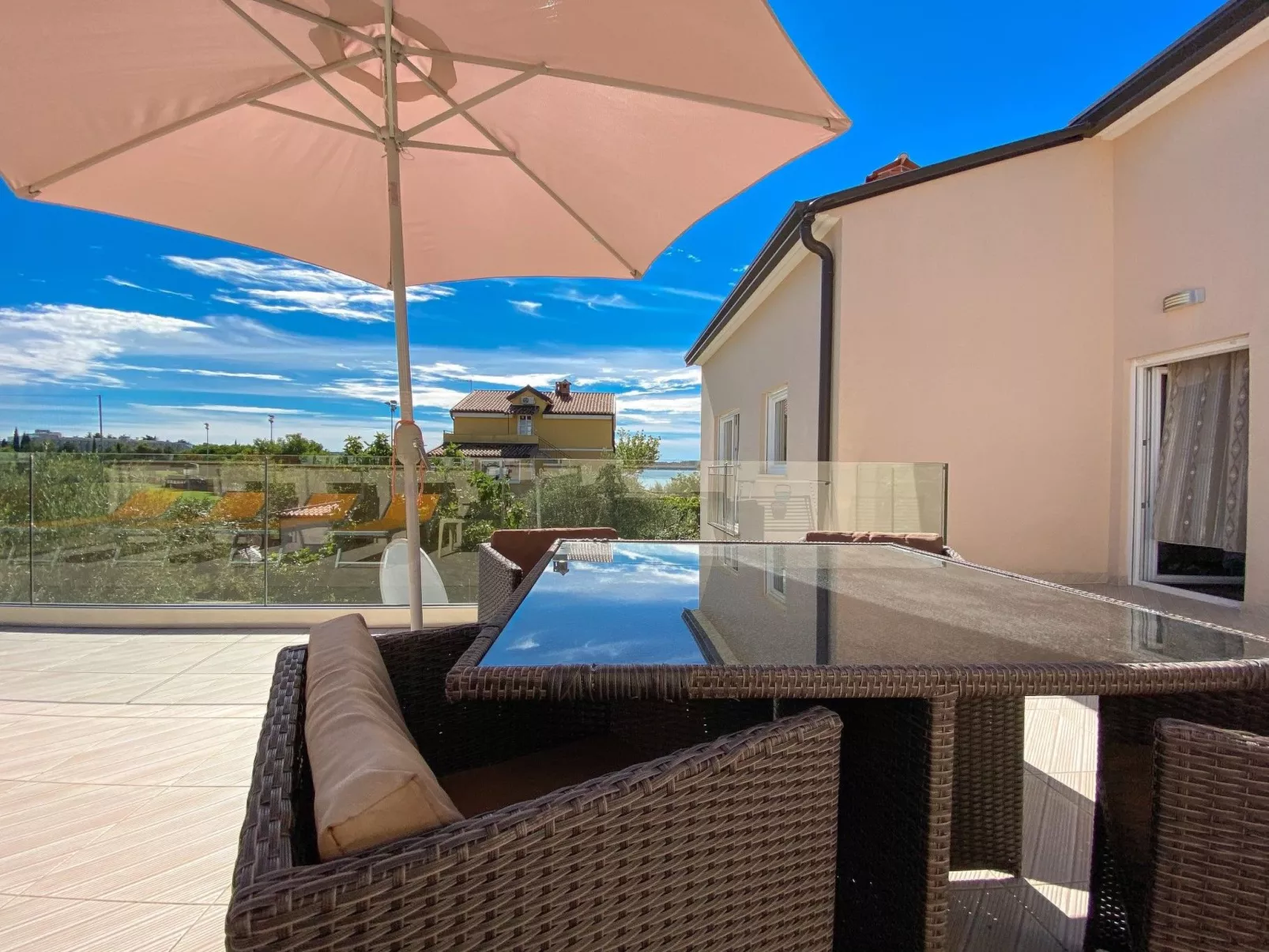 Für 6 Personen ca. 55 m&sup2; in Novigrad, Adriaküste Kroatien (Westküste von I-Buiten