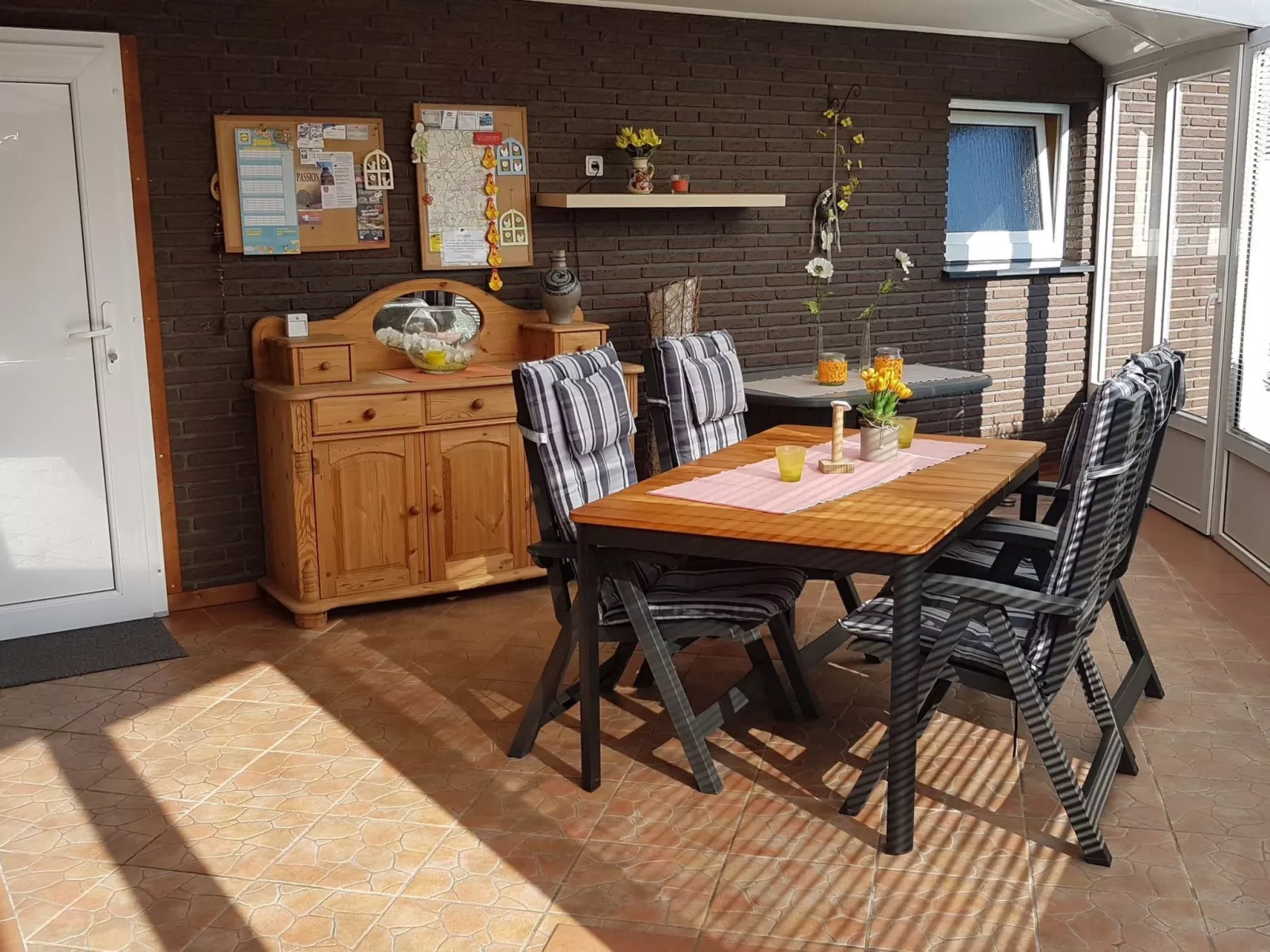 Ferienvilla mit Garten, Grill und Terrasse-Binnen