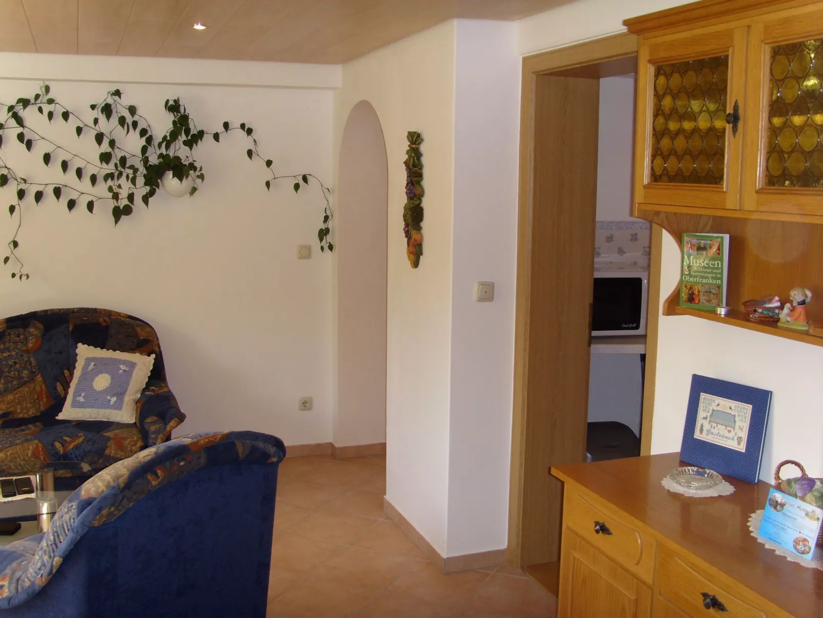 Mit Blick zur Wallfahrtskirche-Binnen