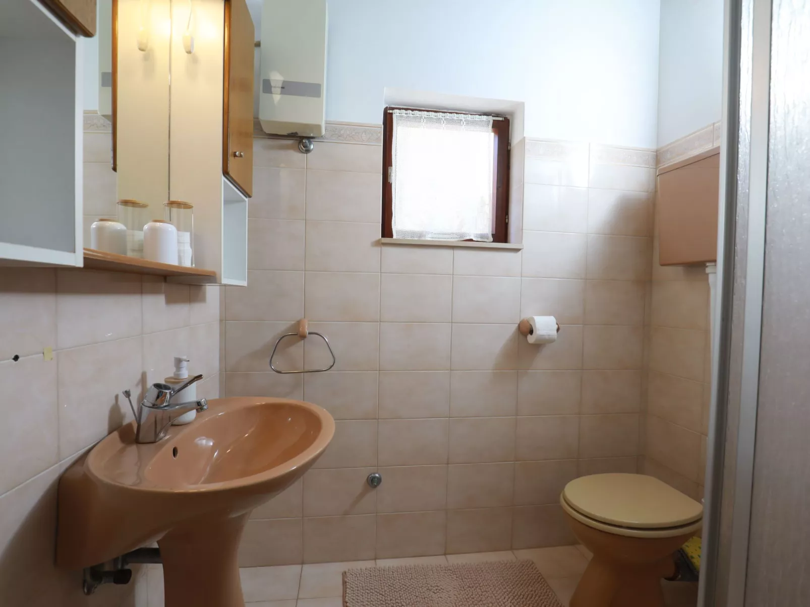 Kleines Steinhaus in einem ruhigen Ort auf der Insel Solta-Binnen