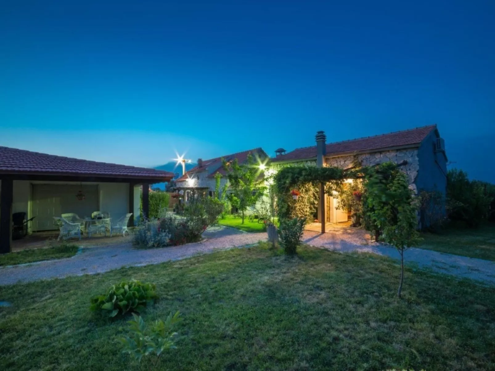 Charmante Ferienvilla Krka-Buiten