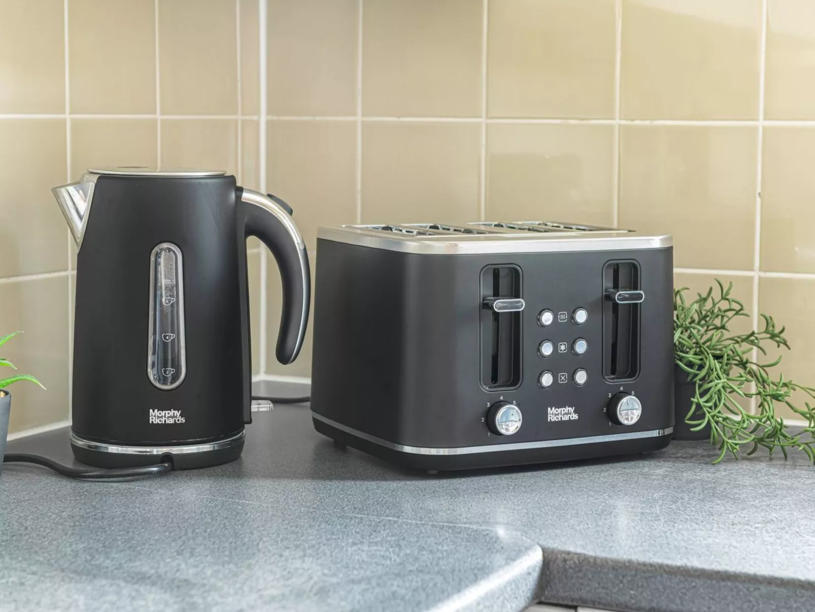 "3-Bett-Haus mit Parkplatz und Büro"-Image-tags.info