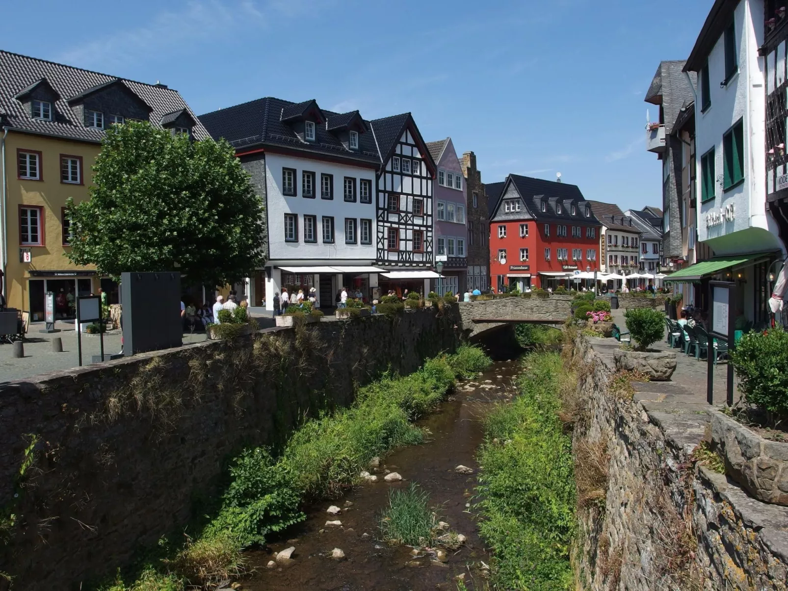 Hochwertige Ferienwohnung mit Terrasse und Garten-Image-tags.info