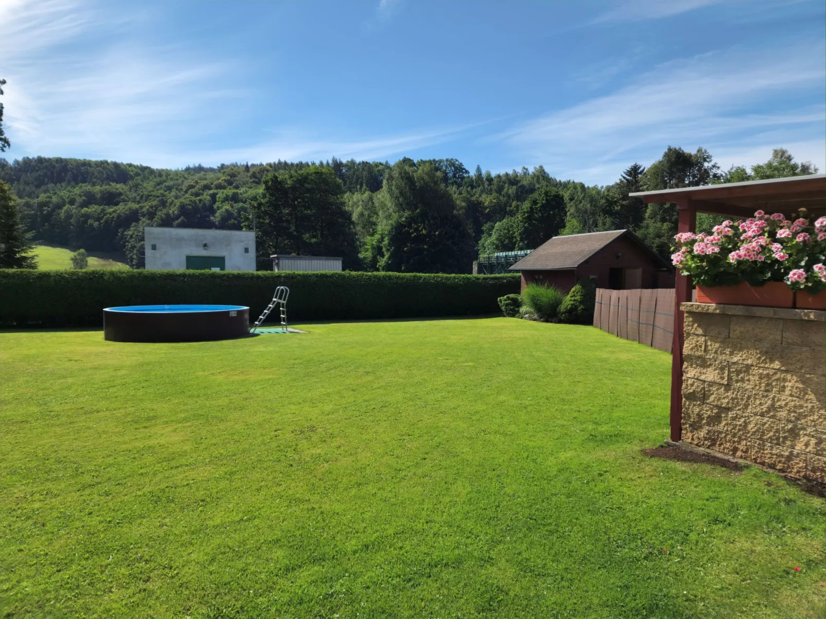 Mit Garten und Pools-Buiten