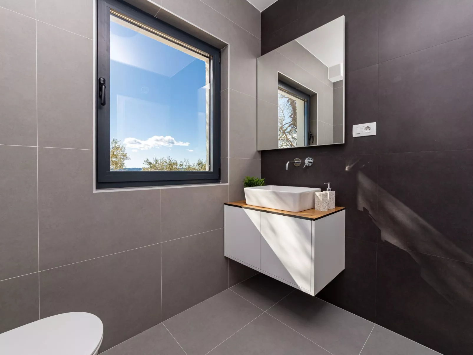 Haus für 9 Personen und 1 Kind in Kastel Luksic-Buiten