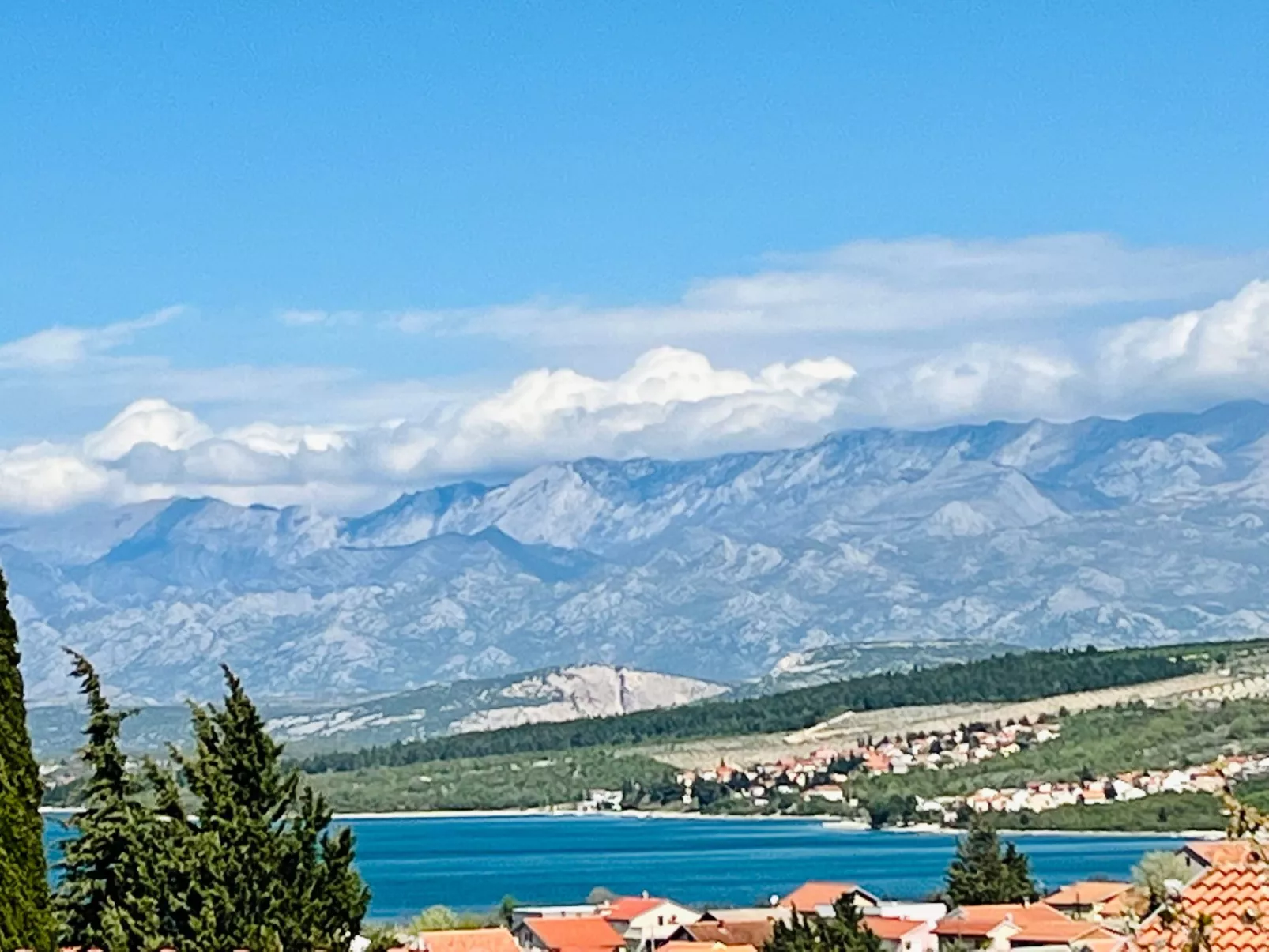 Neu erbautes Apartment mit großem Balkon-Buiten