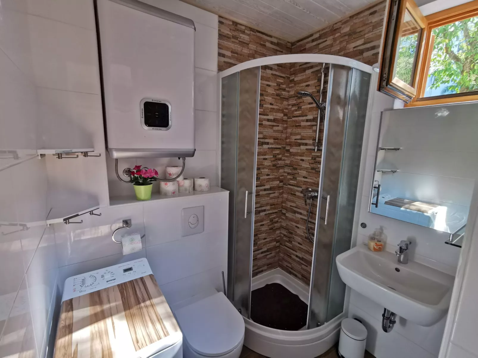 Apartment Bella mit Balkon und Terrasse in Necujam-Binnen