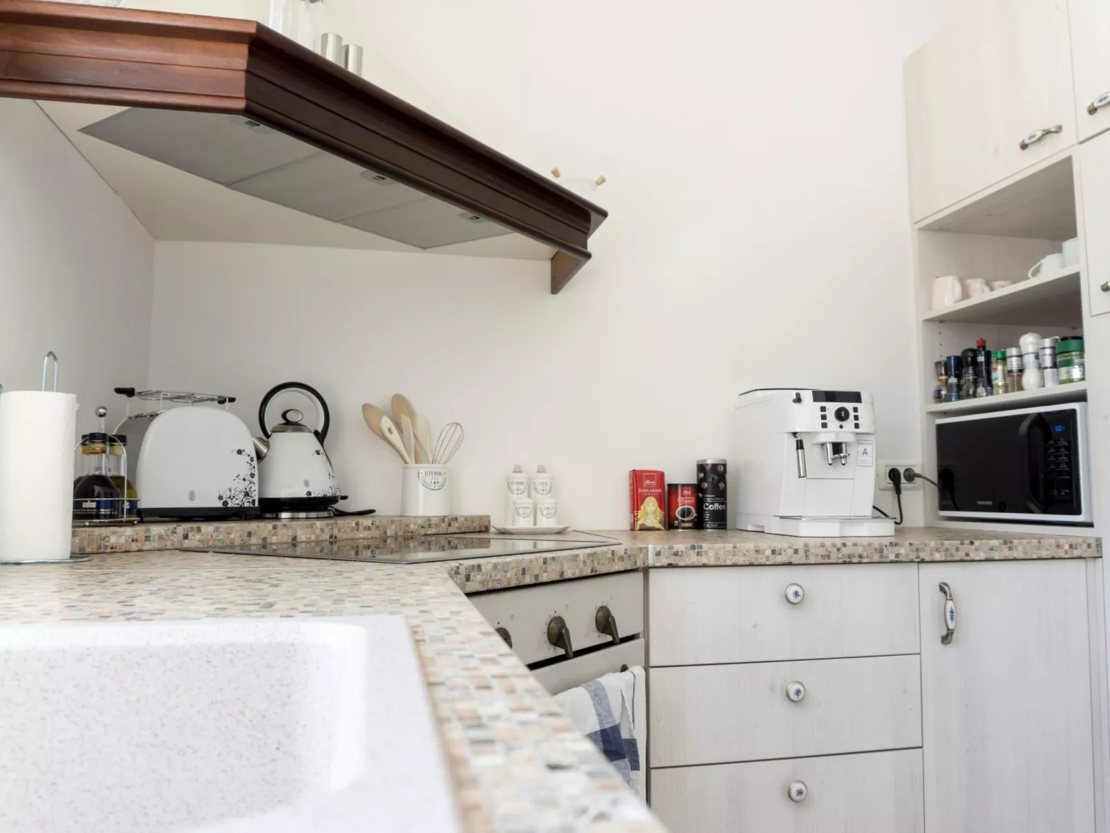 Nettes Ferienhaus in Smoljanci mit Privatem Pool-Binnen