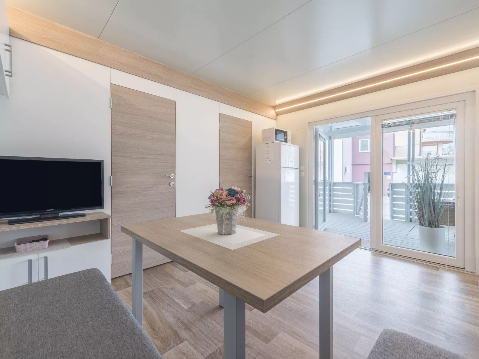 MH Summer Home-Binnen