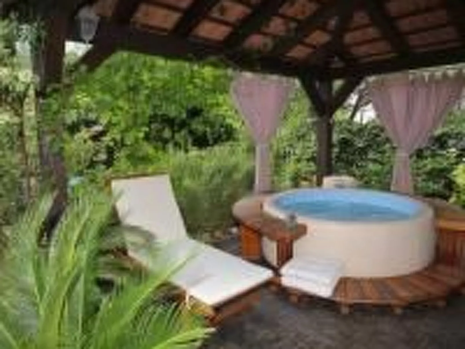 Steinhaus in Strandnähe mit Whirlpool-Buiten