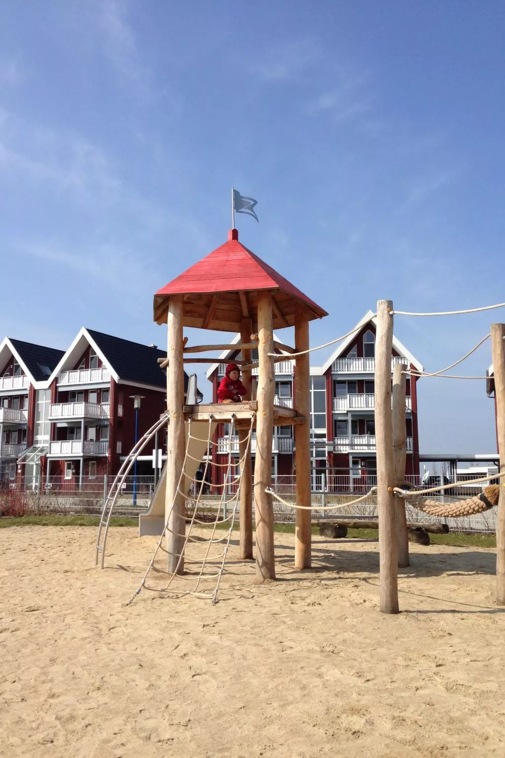 Am Wasser mit Terrasse und Kaminofen-Buiten