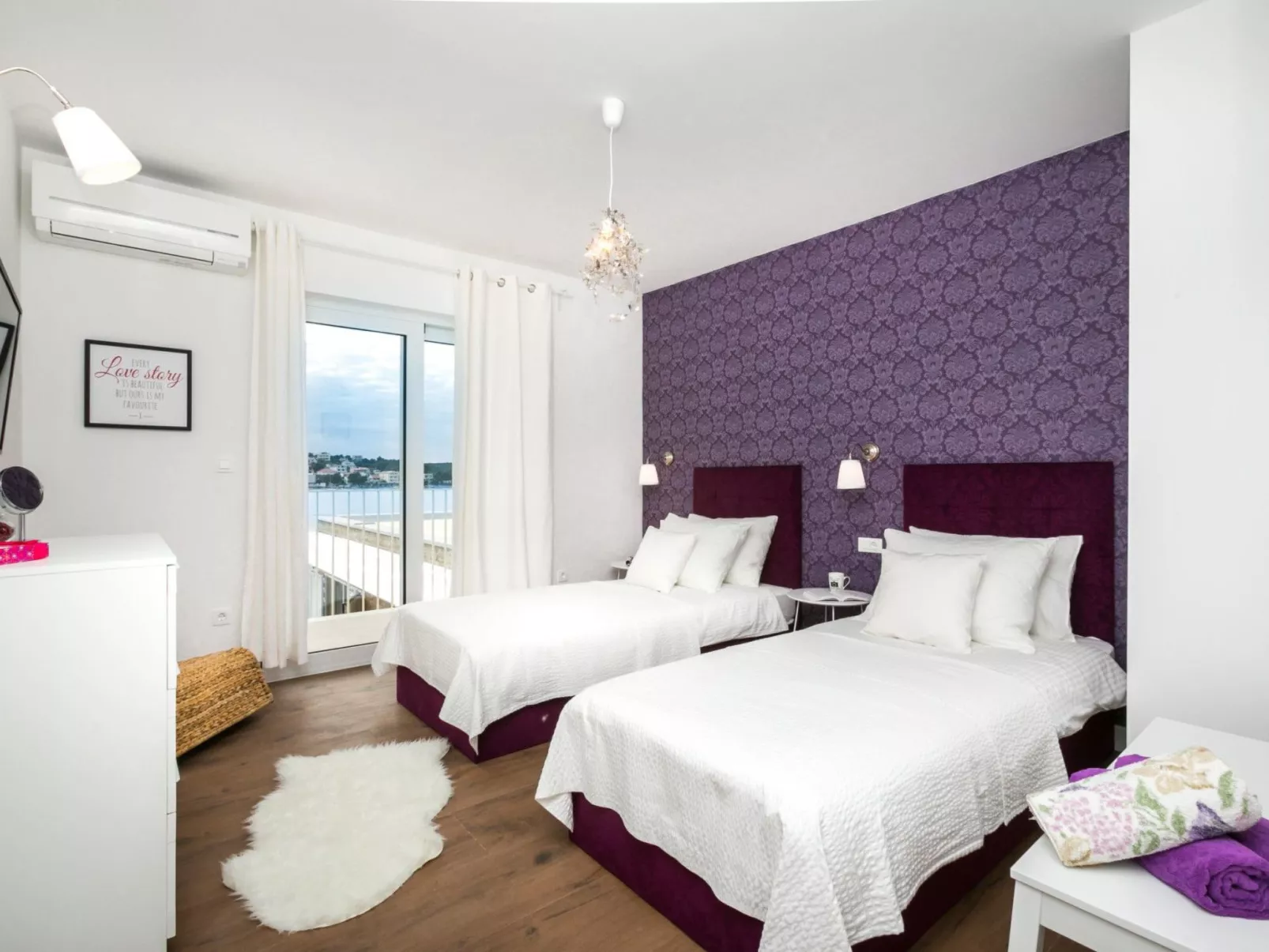 Am Strand "Villa Lori"-Binnen