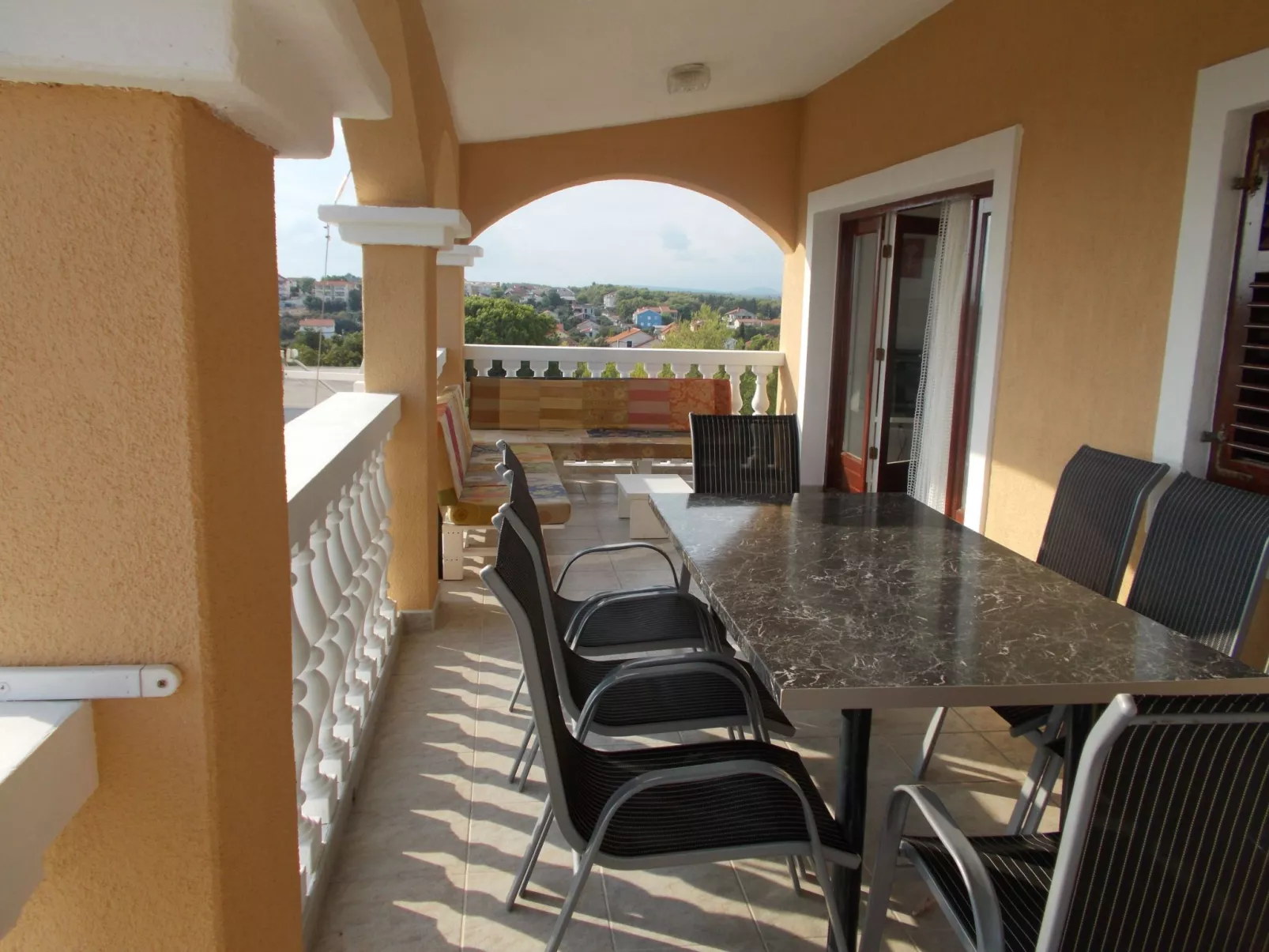 Appartement Maksan im 2. Stock mit einer Terrasse-Buiten