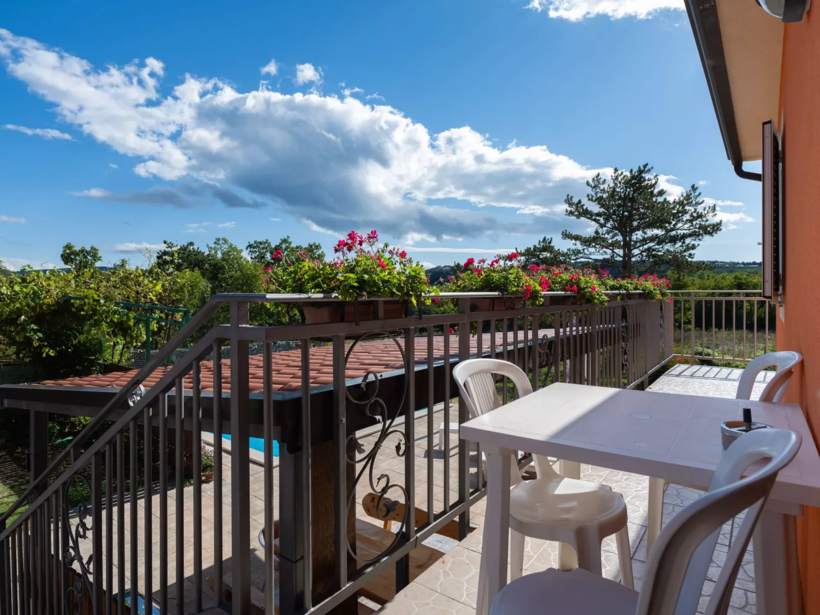 Haus Orange - Familienfreundliche Lage mit Pool-Buiten