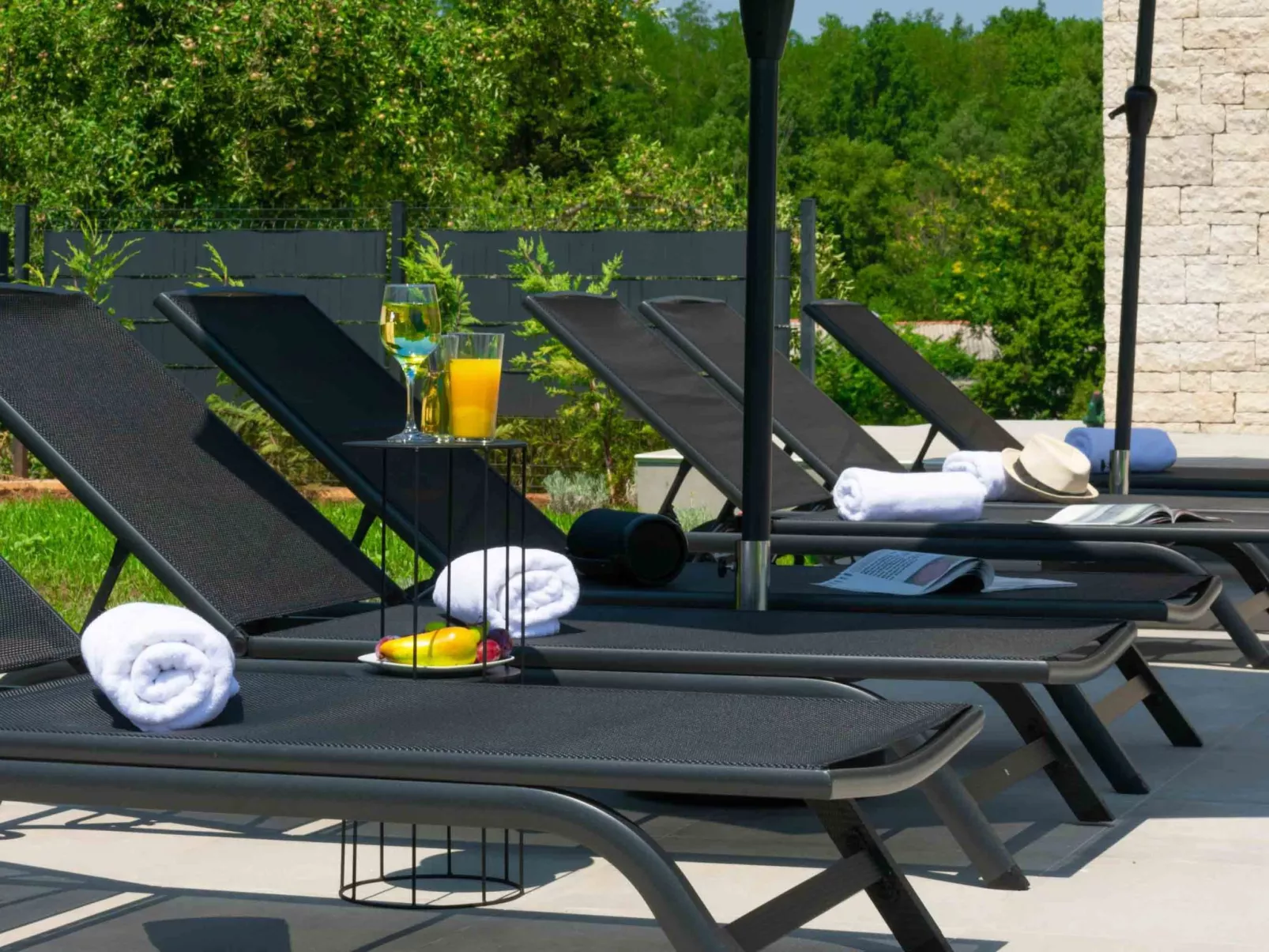 Modern 300m² Villa - King Beds and Leisure Zone-Buiten