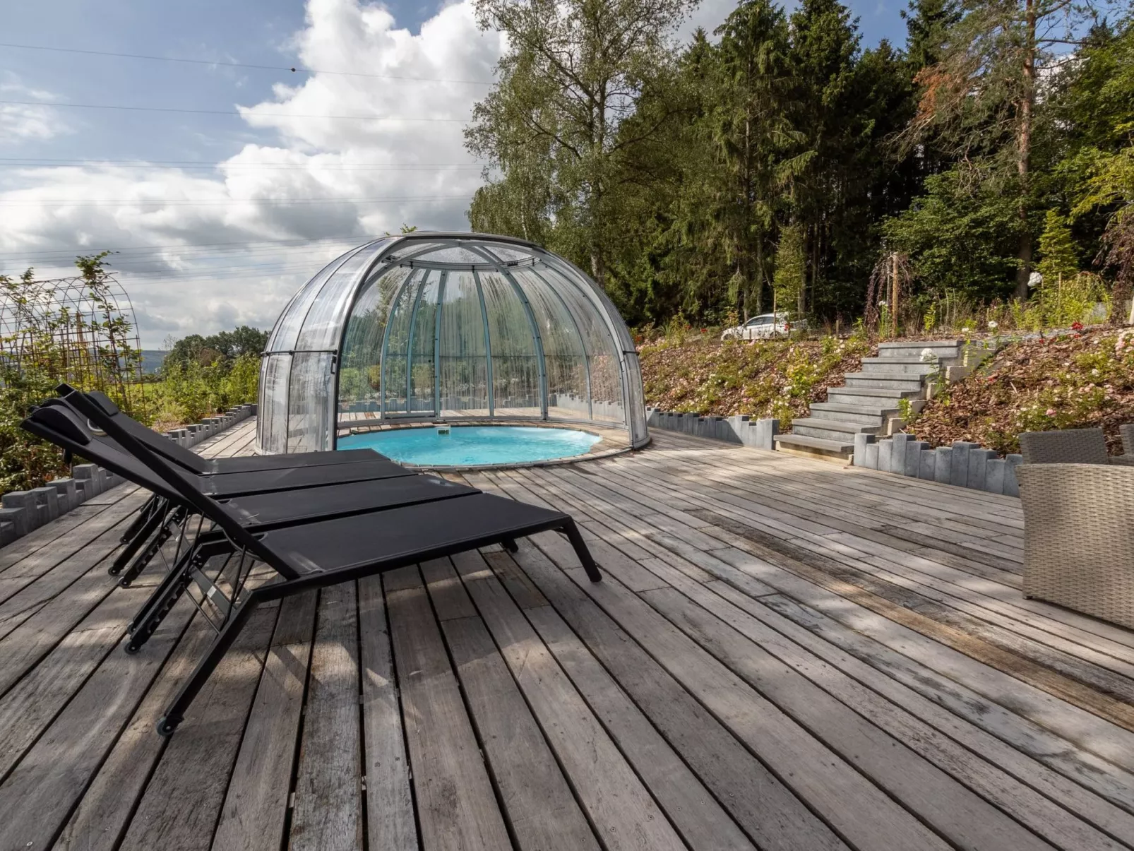 Landhaus mit Hallenbad-Buiten