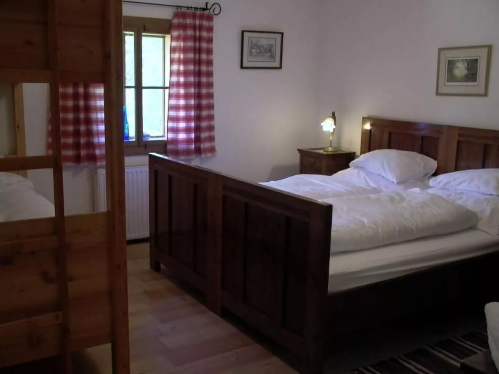 Große Wohnung im ersten Stock, mit großem Garten-Image-tags.info