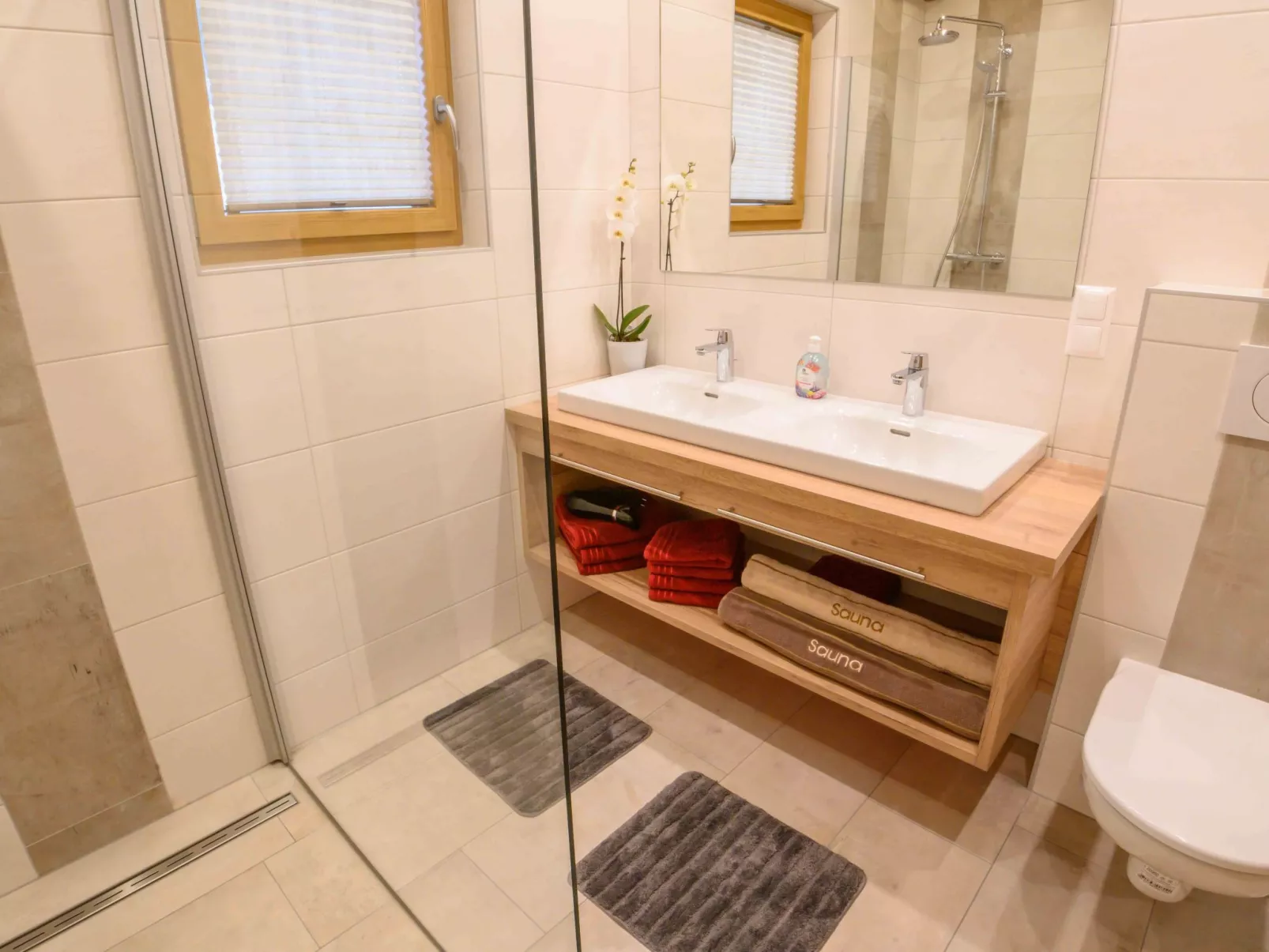 Chalet Waldhof mit Panoramasauna-Binnen