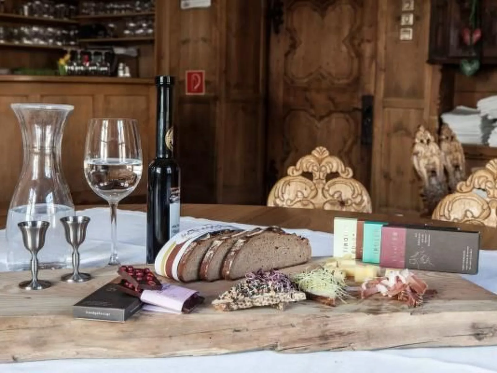 Komfortables Ferienhaus in Landeck mit Pool-Buiten