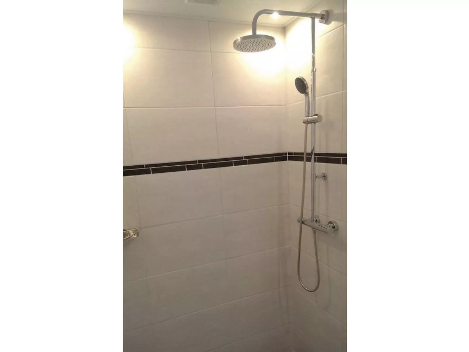 "Buurtweg213" mit Schwimmbad-Binnen