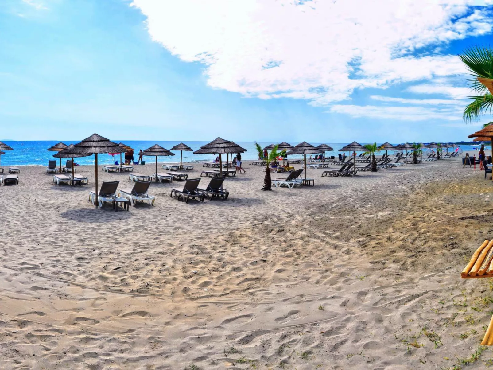 Marea Resort Wohnung mit Schwimmbad-Buiten