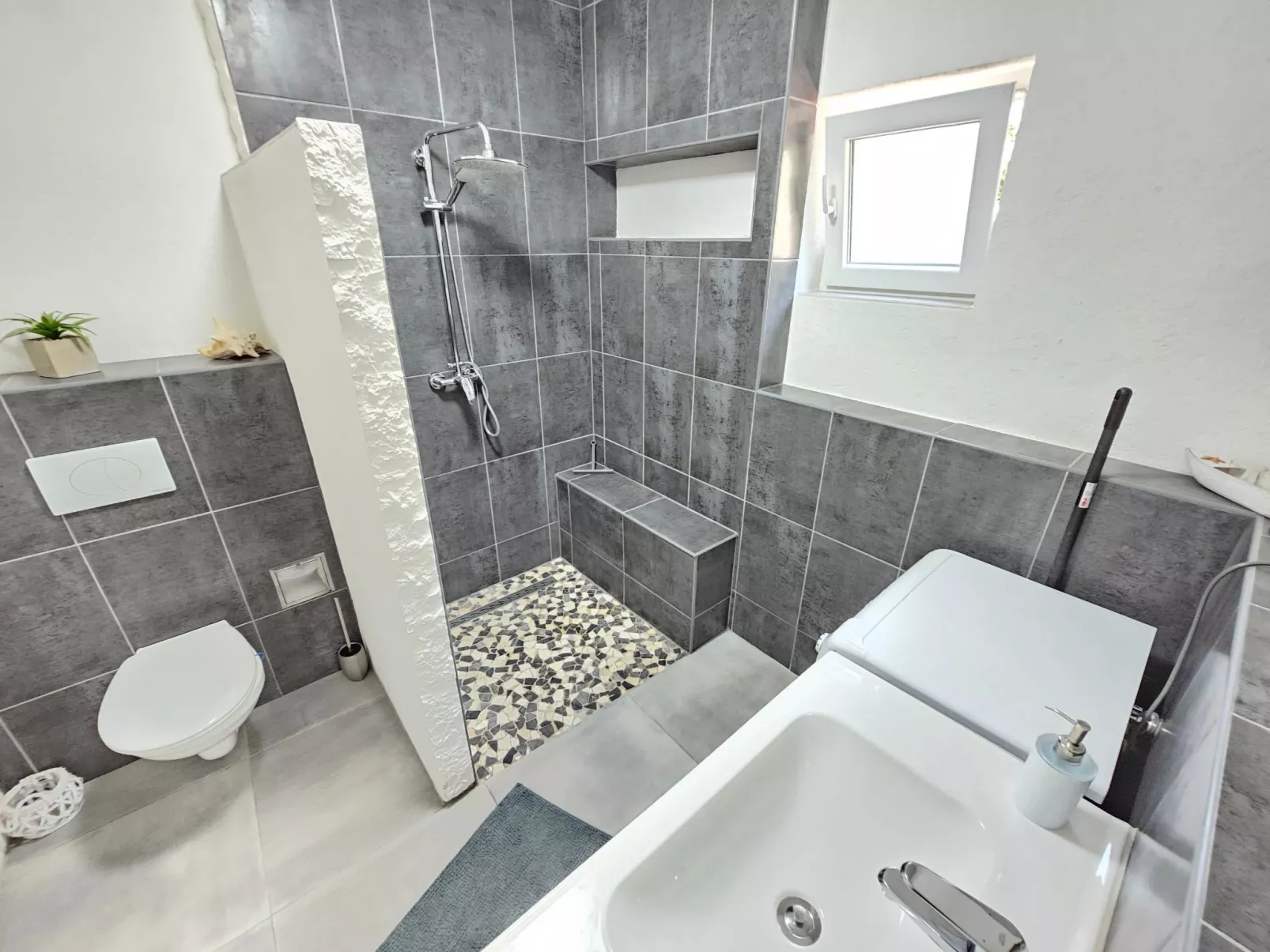 Wohnung für 4 Pers. mit Balkon, tolle Lage-Binnen