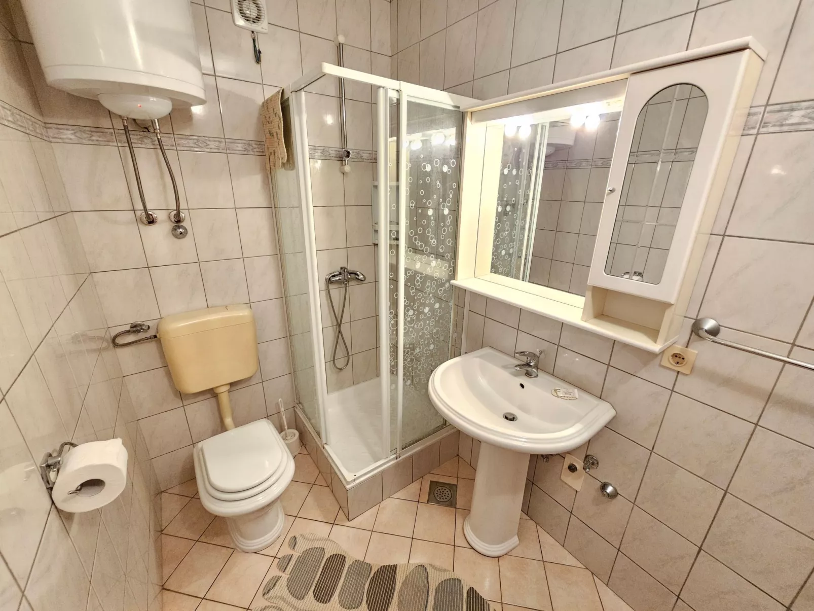 In Novi Vinodolski mit Grill, Terrasse und Garten-Binnen