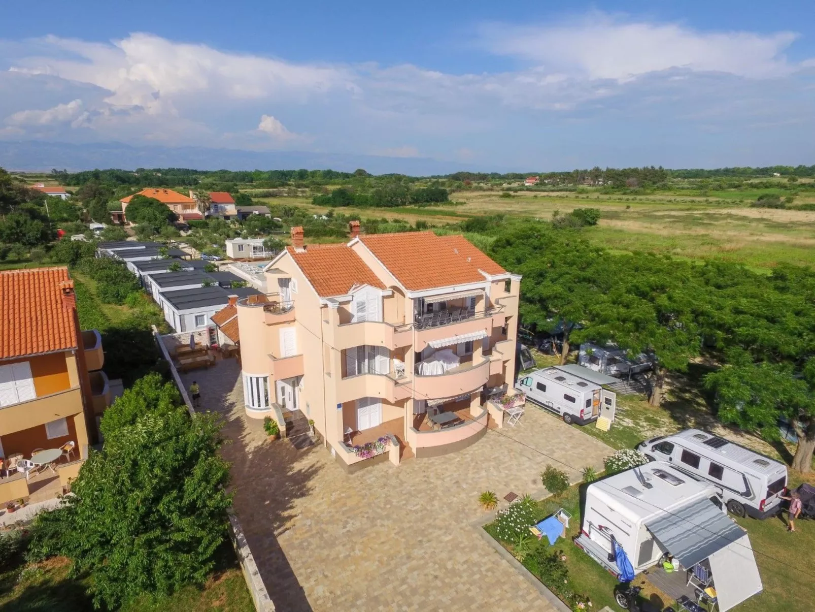 Wohnung mit Blick auf das Wasser-Image-tags.info