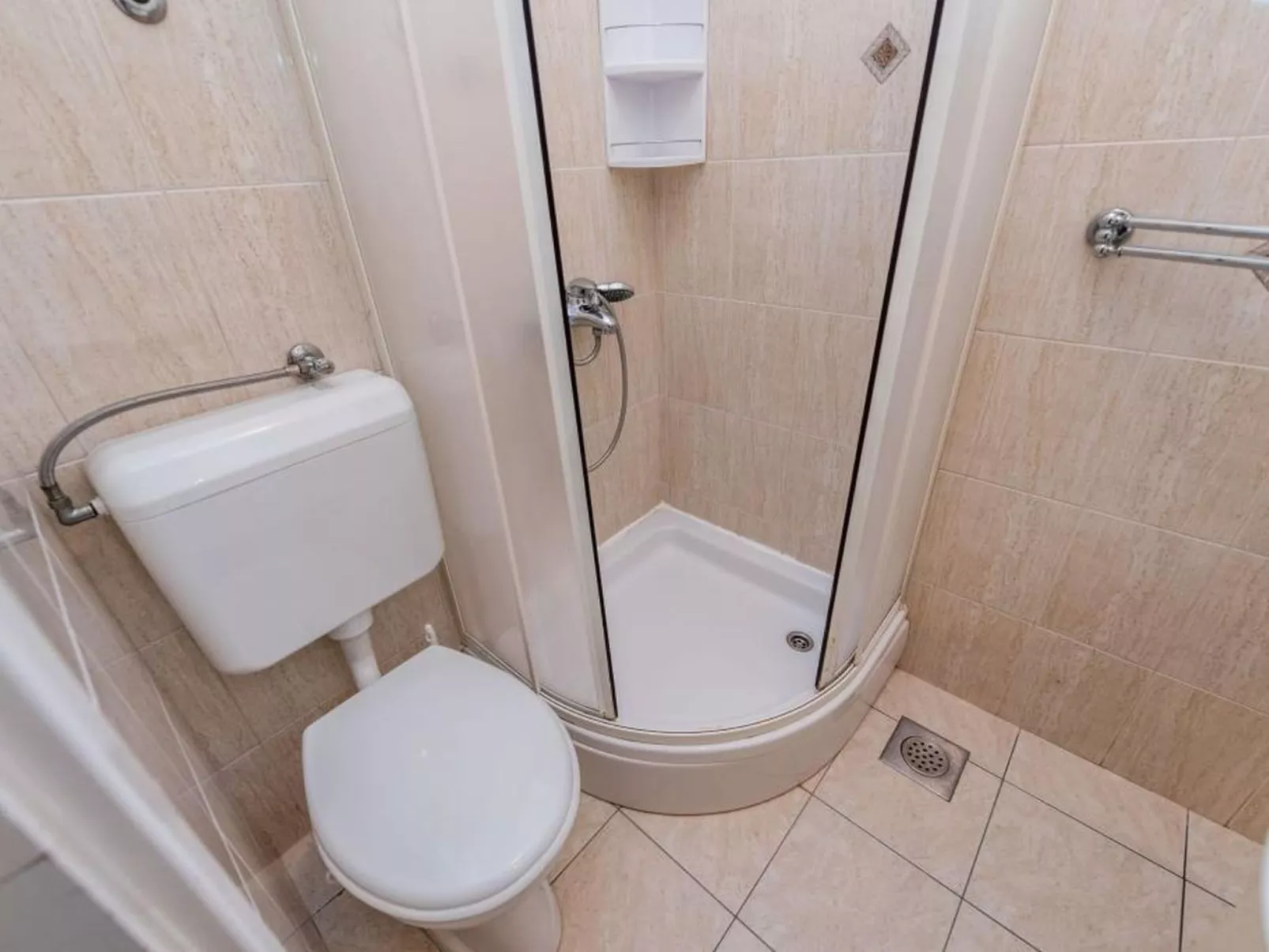 "Delfin prizemlje"-Binnen