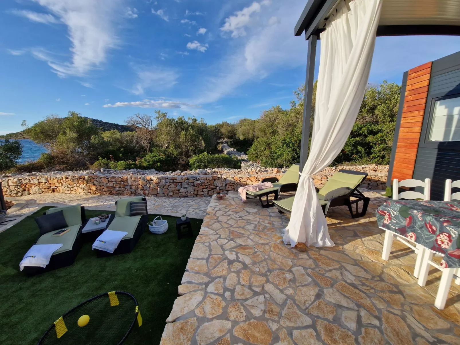 Strandhaus Hela - Ferienanlage Bain, Žut - Kornati-Binnen