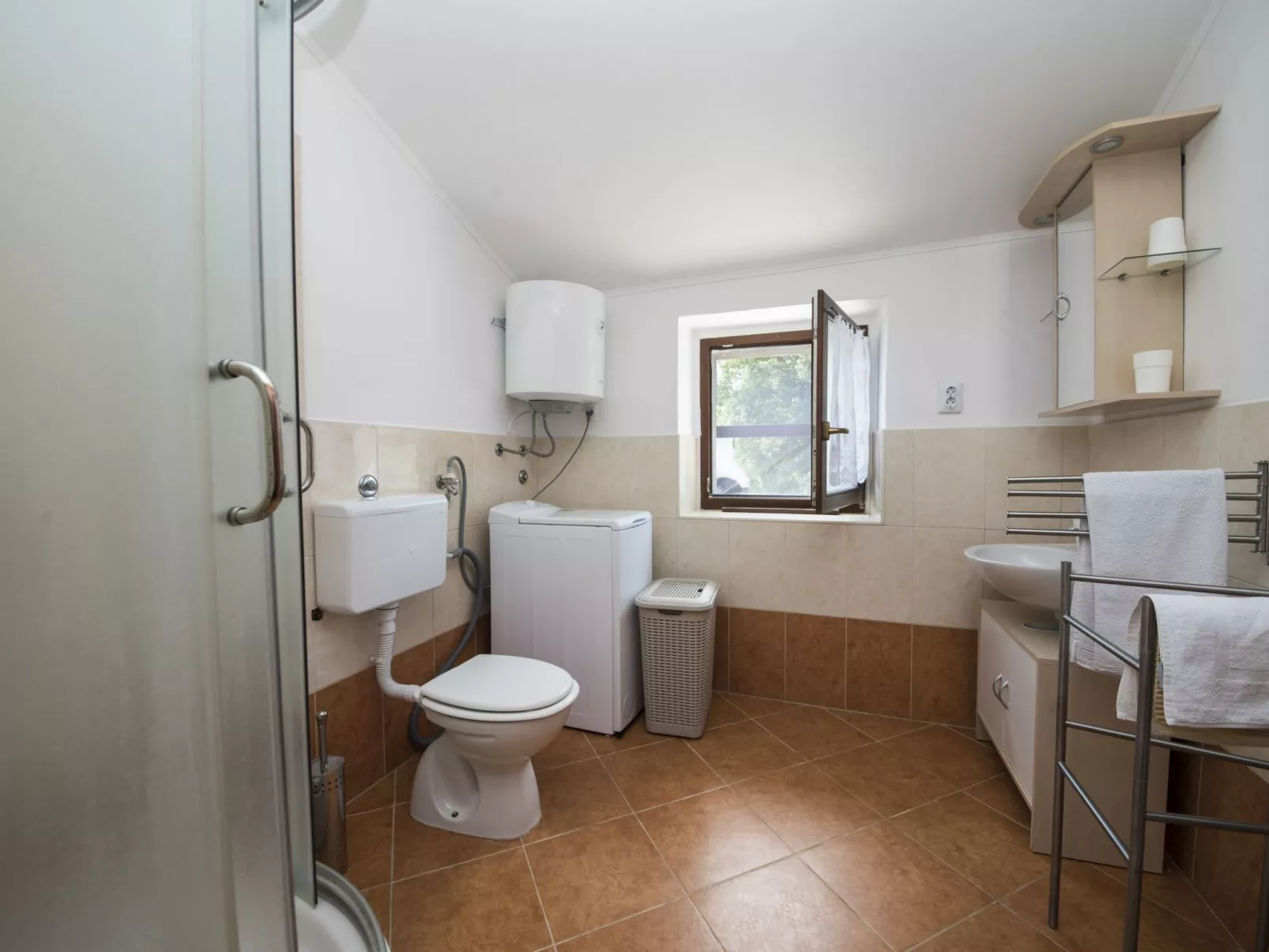 Mit eigenem Pool-Binnen