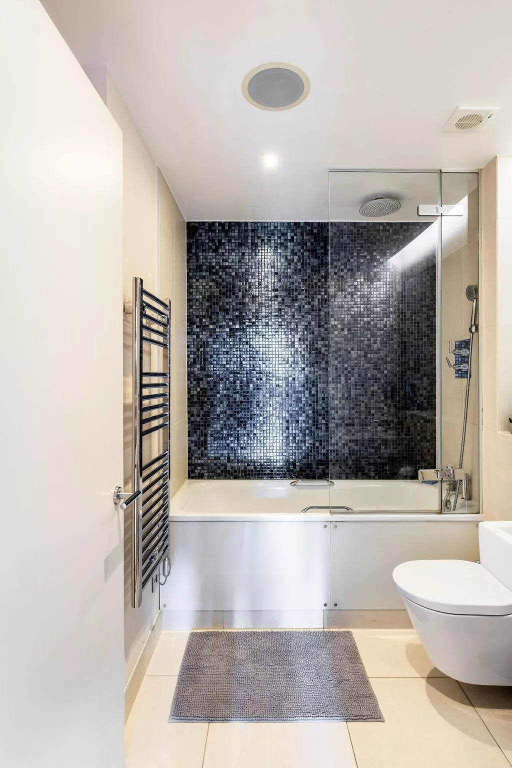 Moderne und stilvolle Wohnung mit eigenem Bad in der Nähe von Notting Hill und-Binnen