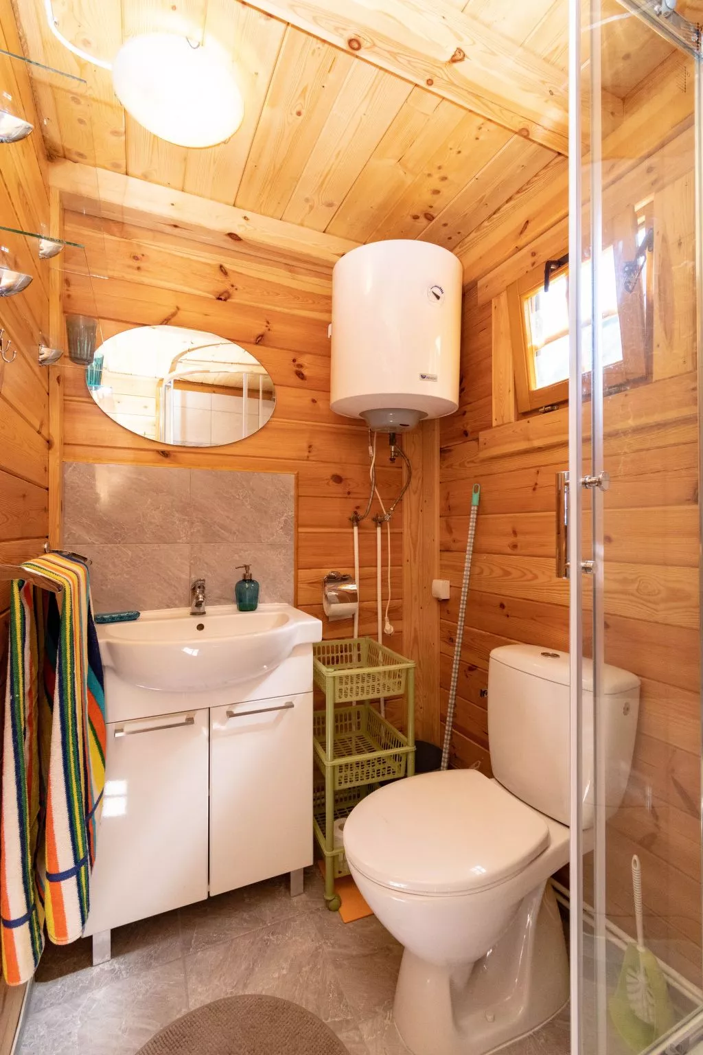 Gemütliches Holzferienhaus mit Grill und Garten-Binnen