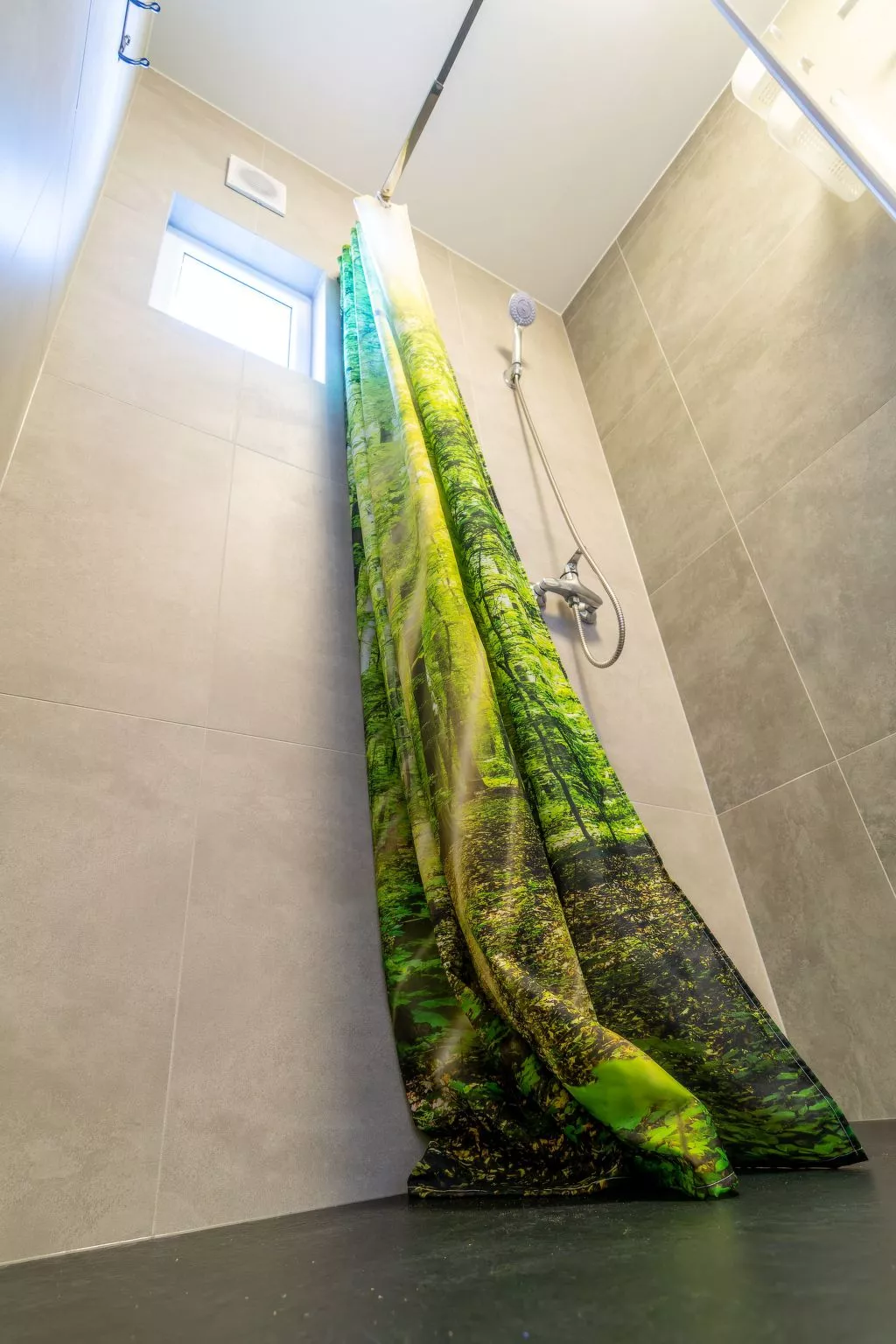 Trebor"-Häuser in einem eingezäunten Gebiet-Binnen