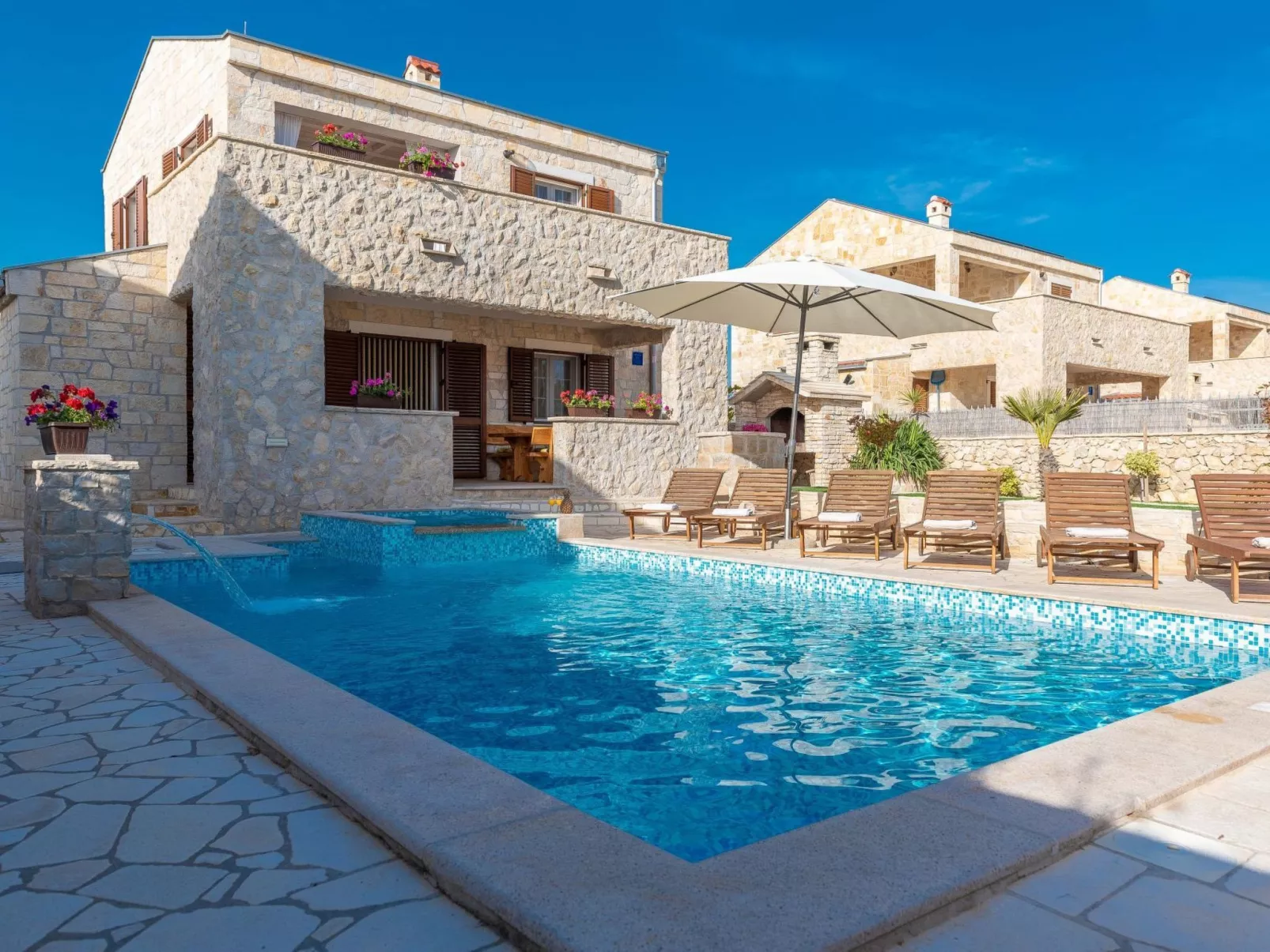 Villa Kirsten mit beheiztem Pool - von TA Leut Agency-Buiten