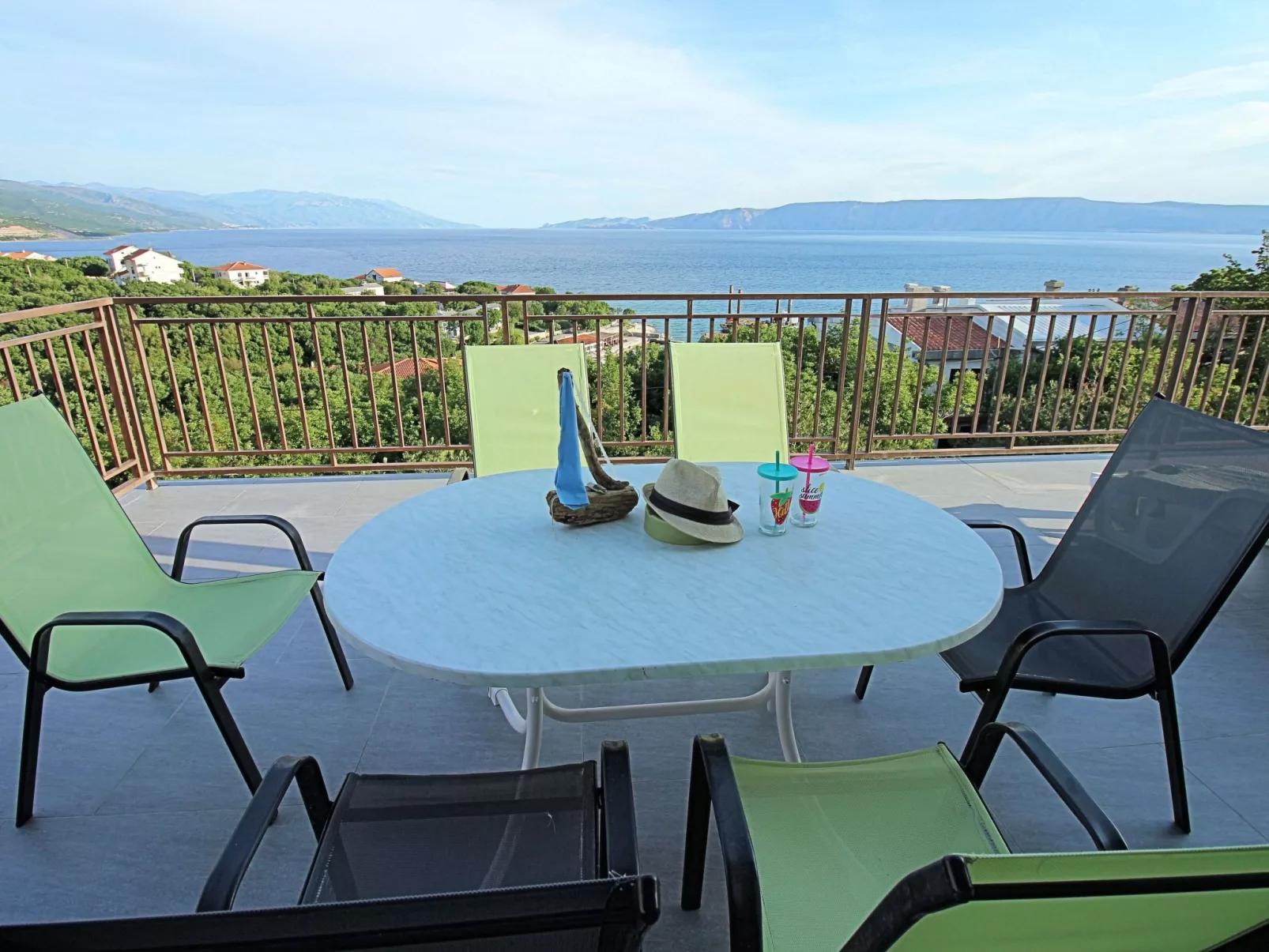 Wunderschönes Ferienhaus in Povile mit Garten, Terrasse und Grill und Meerblick-Buiten