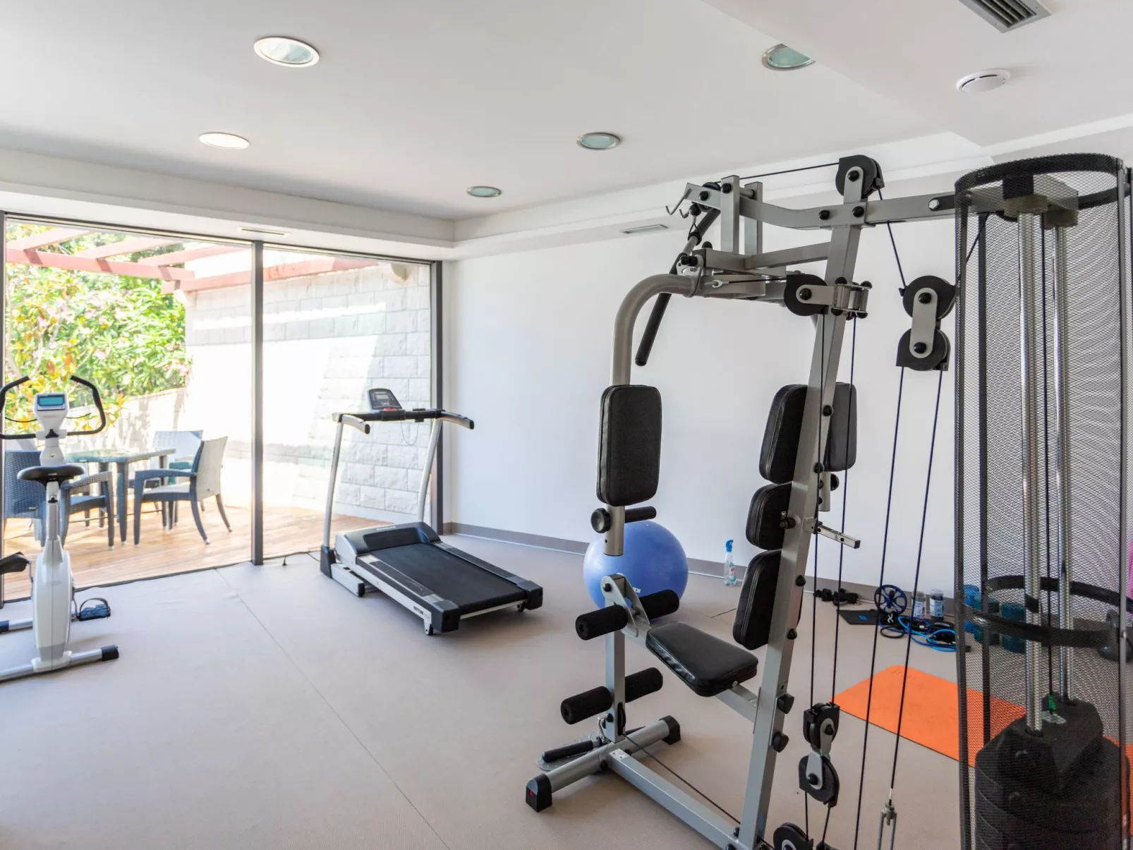 Helle Studio-Ferienwohnung mit Sonnenbalkon-Binnen