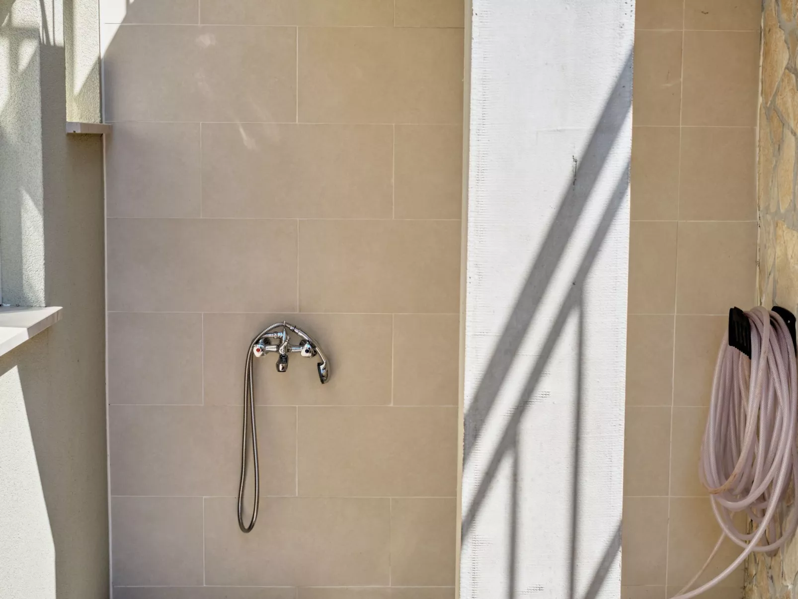 Anovi Holiday Home 1 - Haus mit zwei Schlafzimmern-Buiten