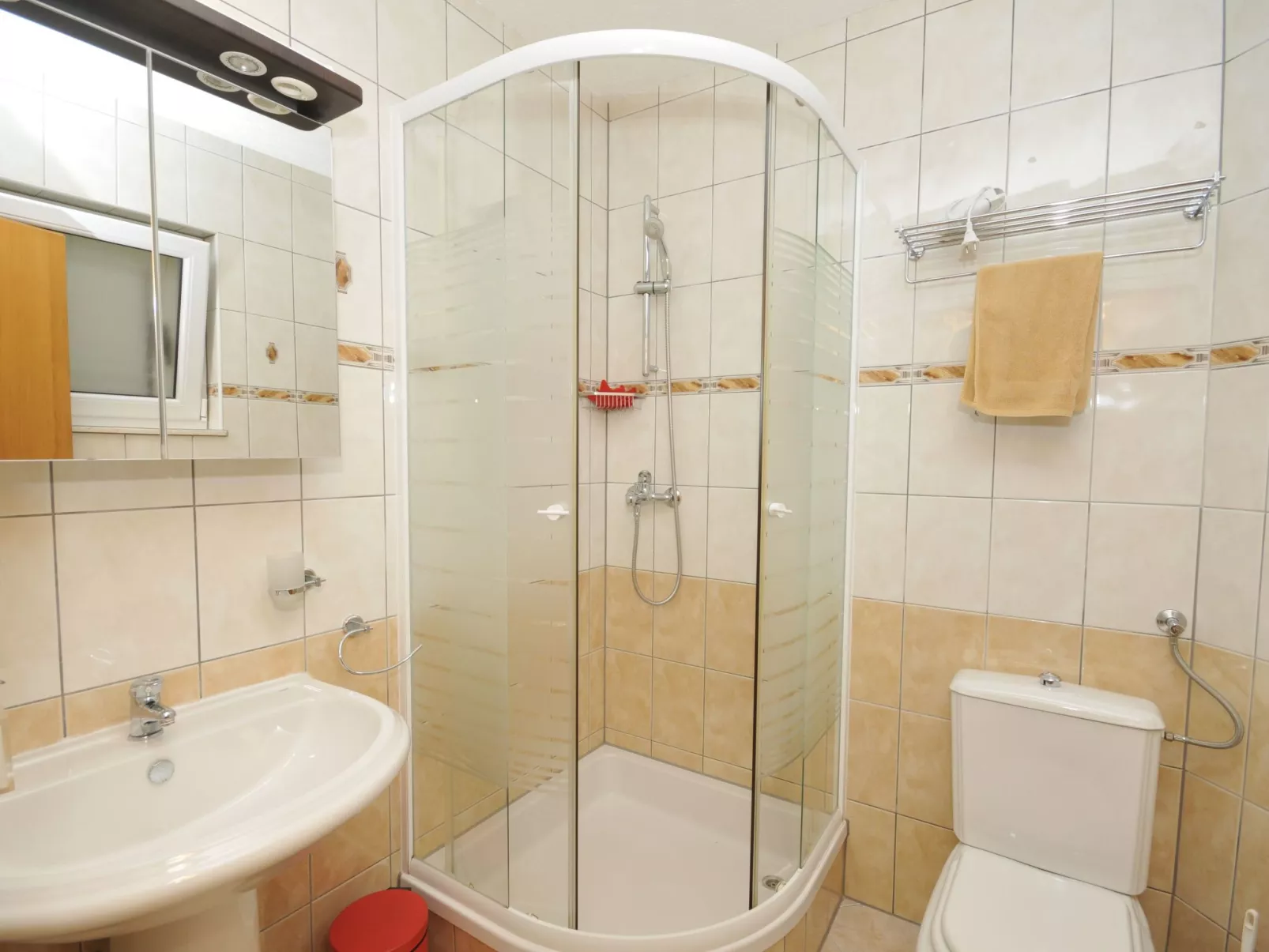 Appartment mit Pool und Whirlpool, Okrug Gornji-Binnen