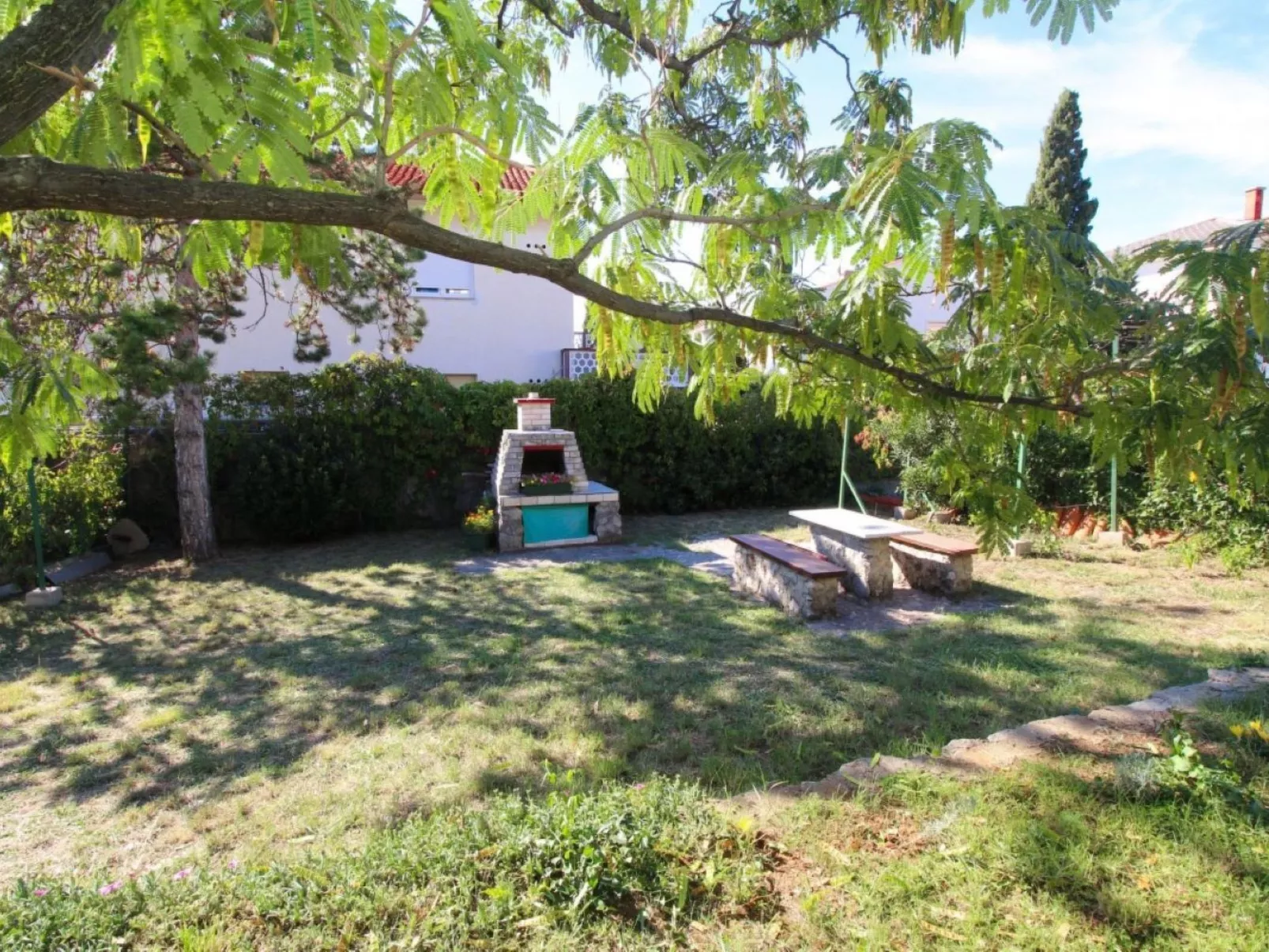 "Apartman Nada" mit Terrasse-Buiten