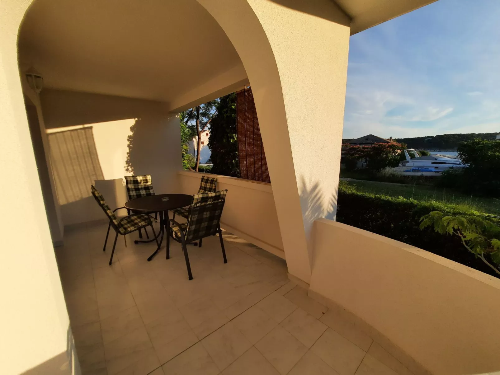 Gemütliche Erdgeschossferienwohnung mit Balkon-Buiten